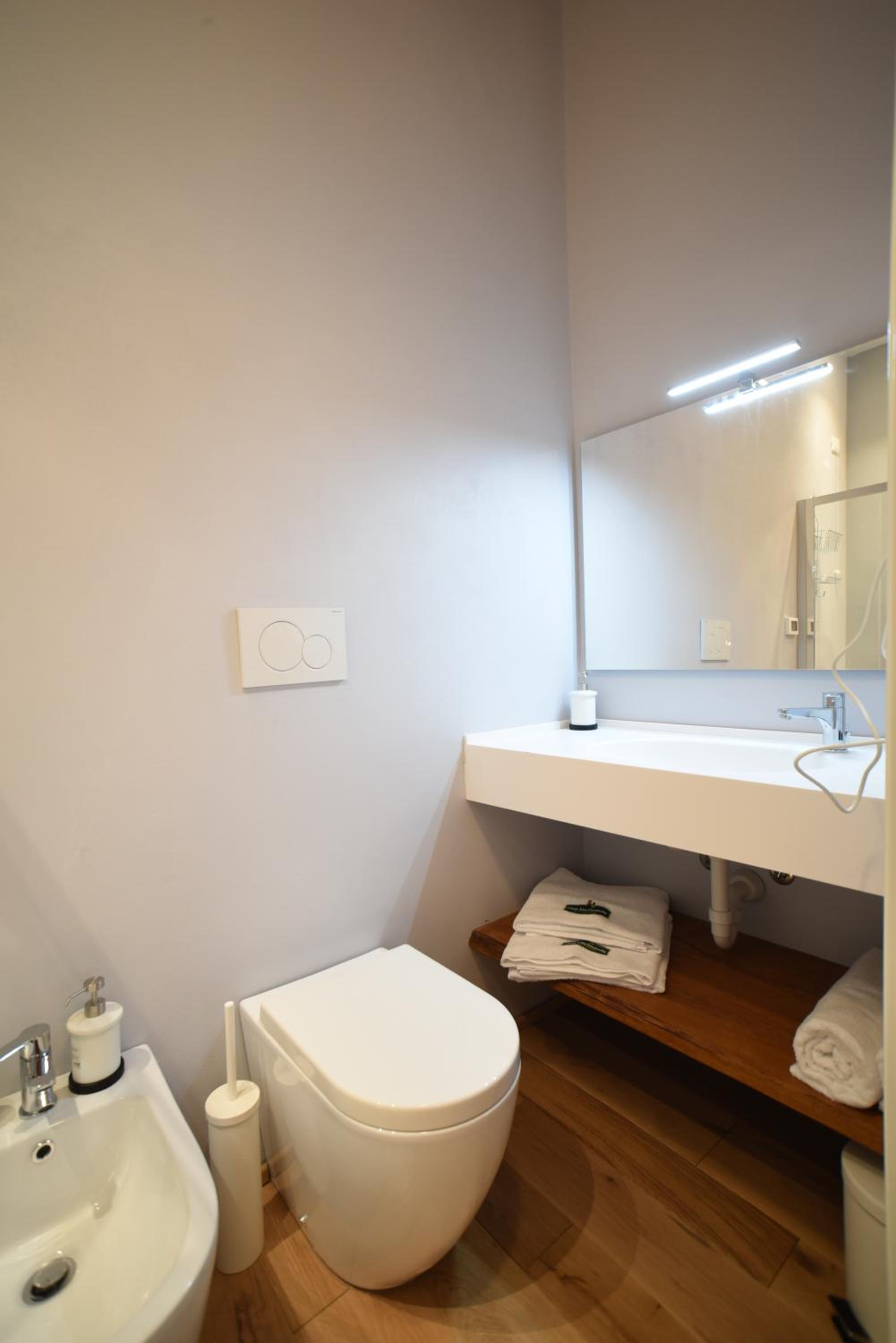 Double Room with Private Bathroom - Photo 7