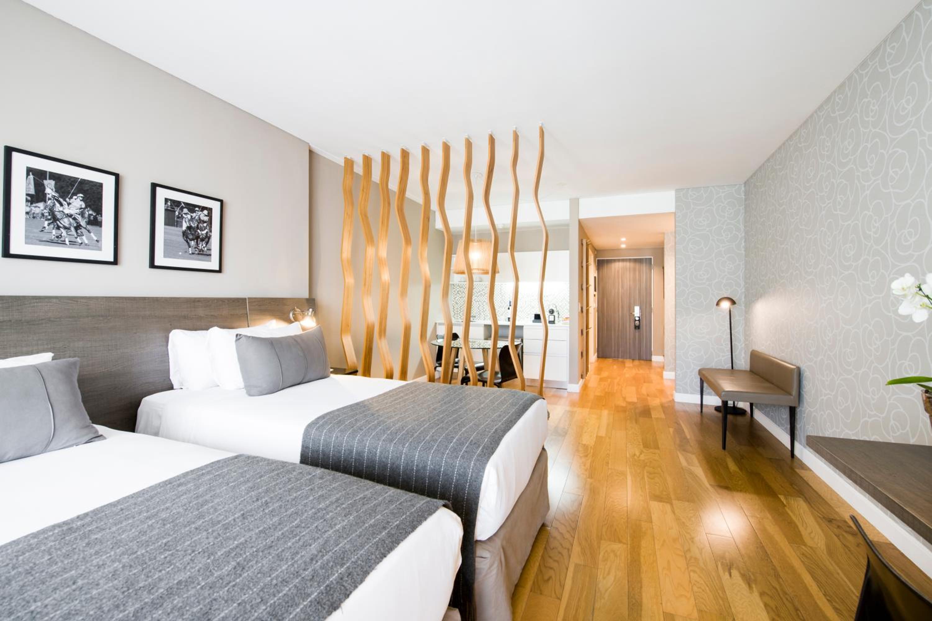 Executive Double Room thumbnail 5