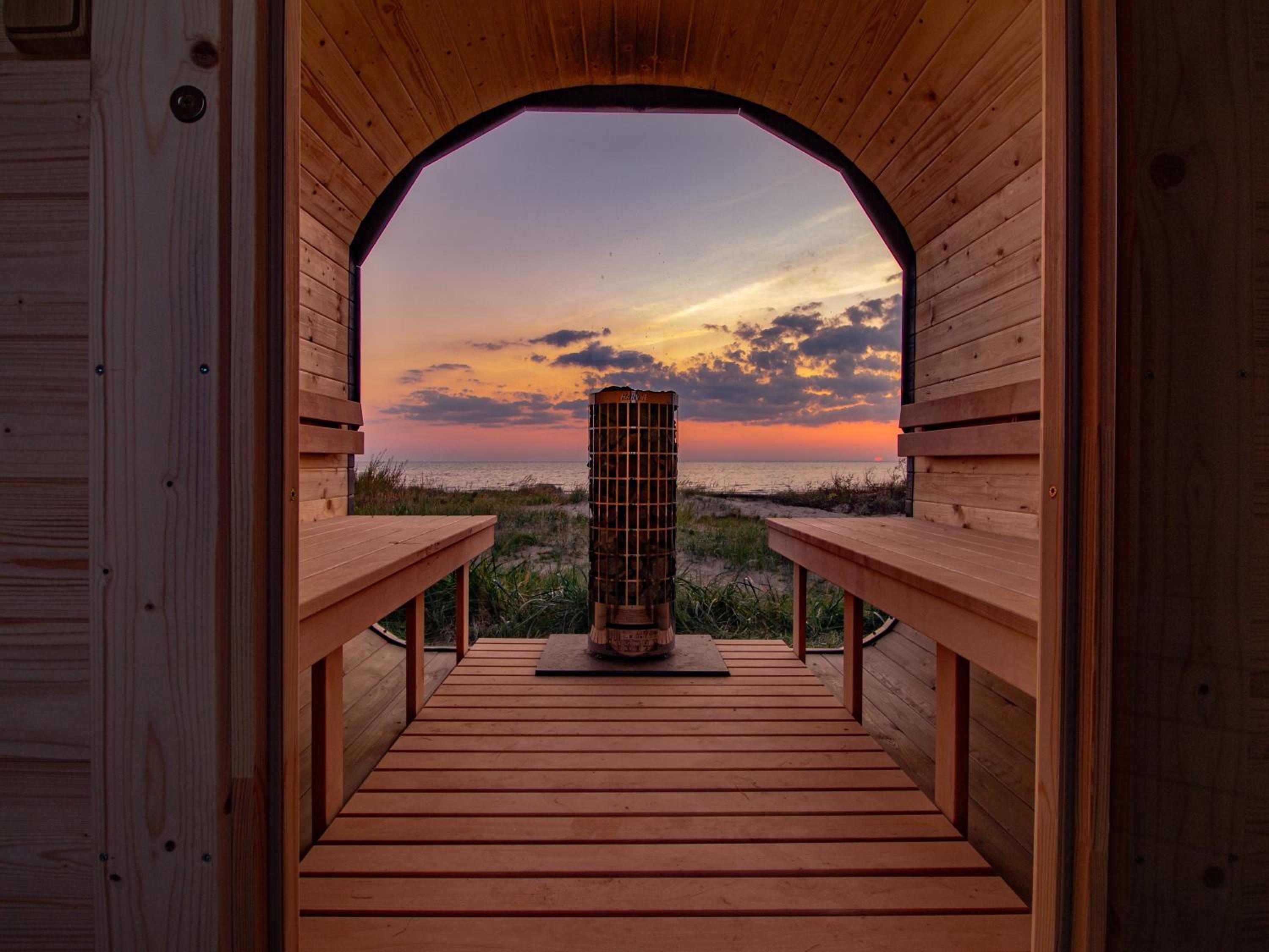 Deluxe Bungalow with Sea View and Beachfront Sauna - Photo 11