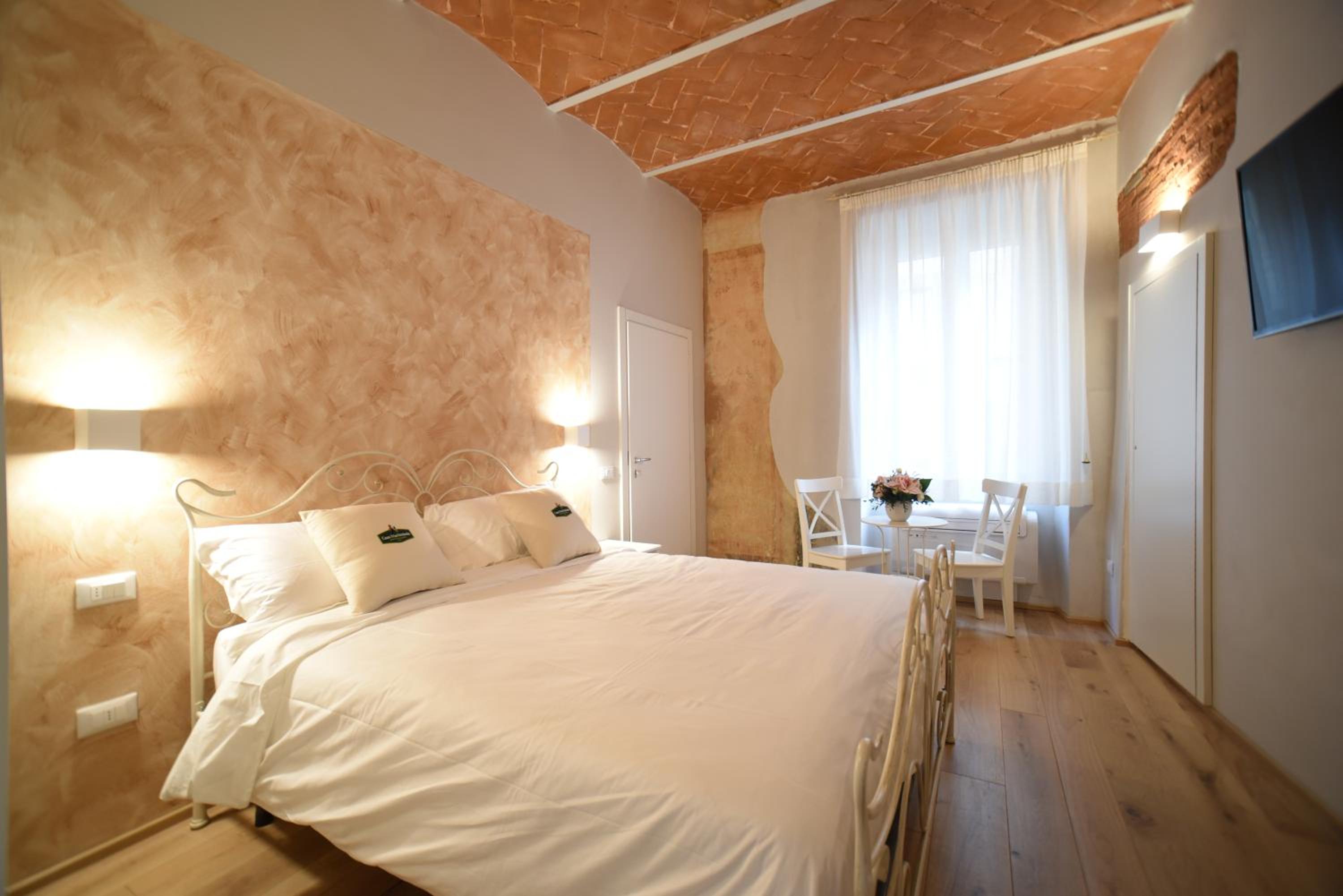 Double Room with Private Bathroom - Photo 1