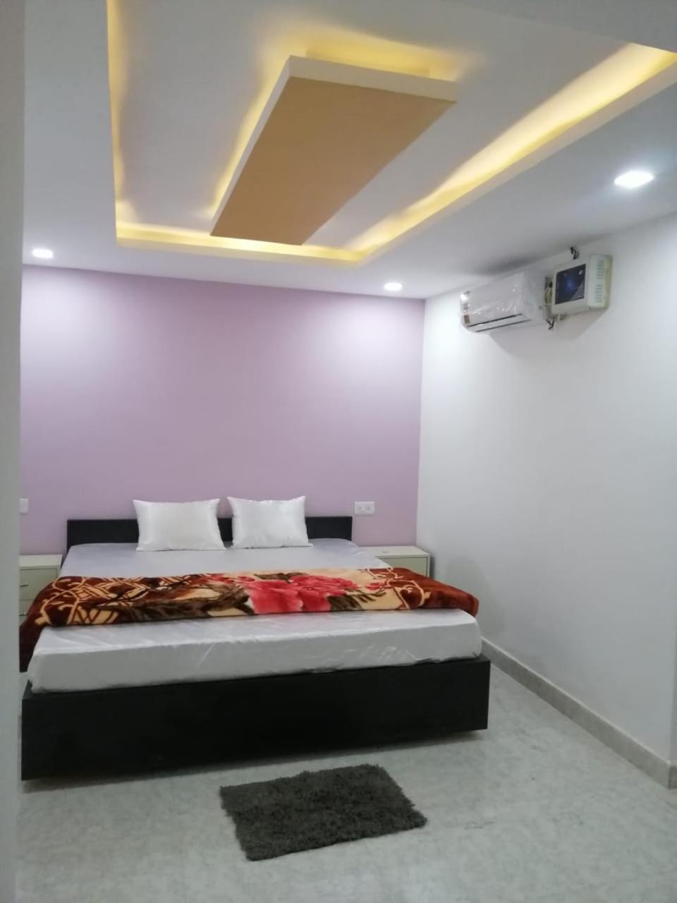 Deluxe Double Room with Balcony photo 2