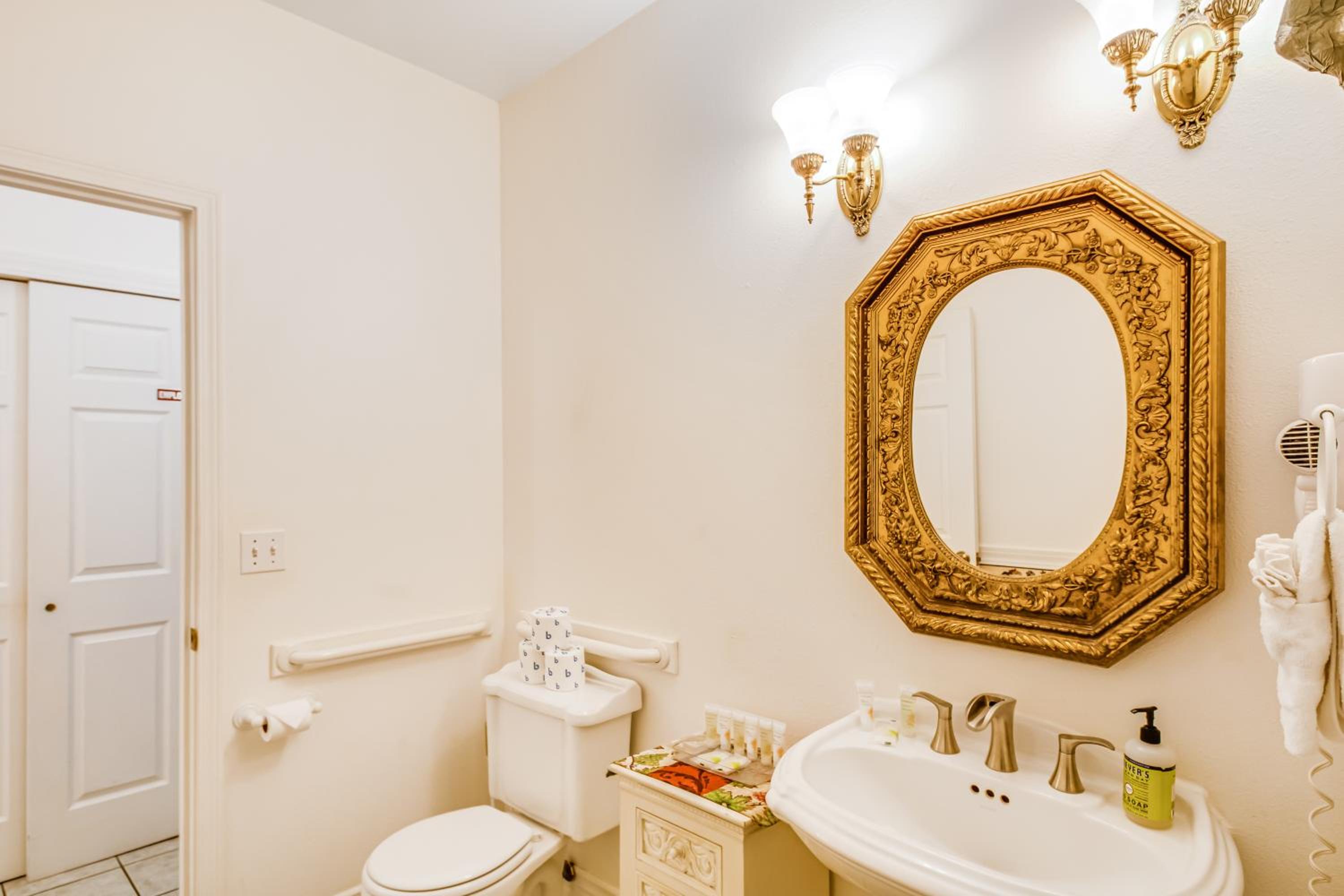 One Bedroom Apartment photo 2