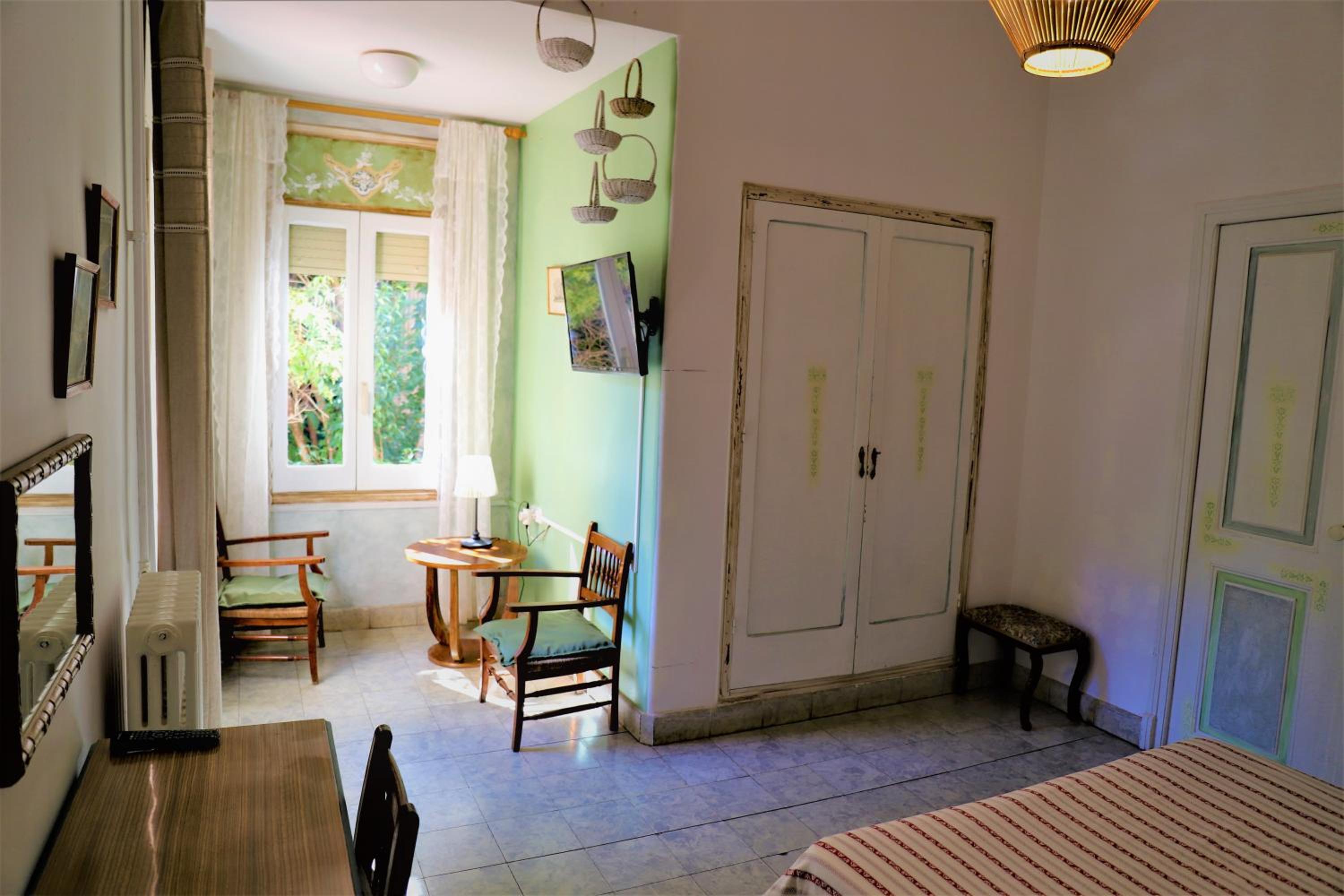 Double Room with Private Bathroom photo 2