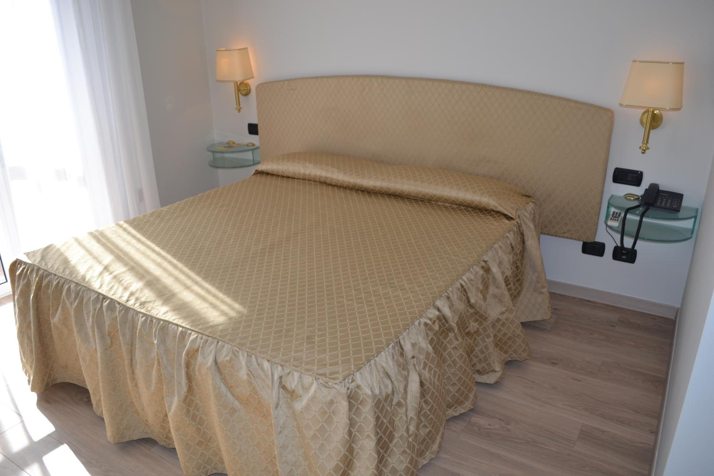 Double or Twin Room - Photo 3