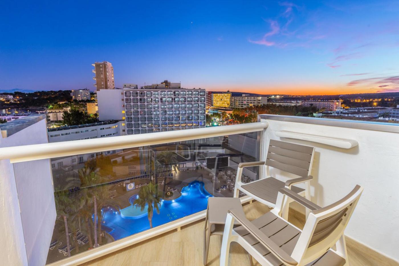 Twin Room with Pool View - Photo 2