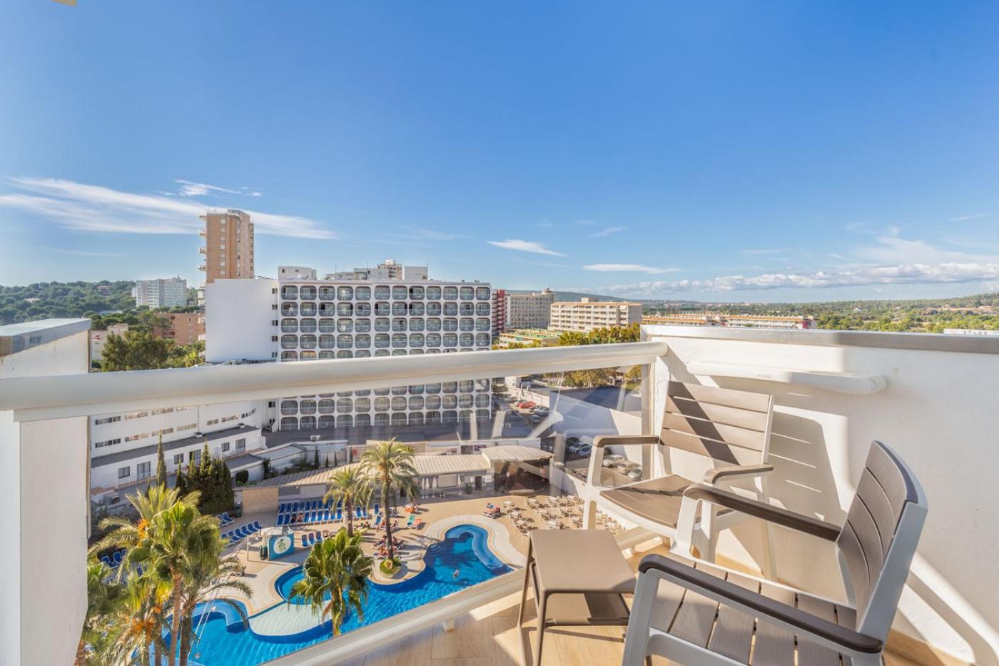 Twin Room with Pool View - Photo 10