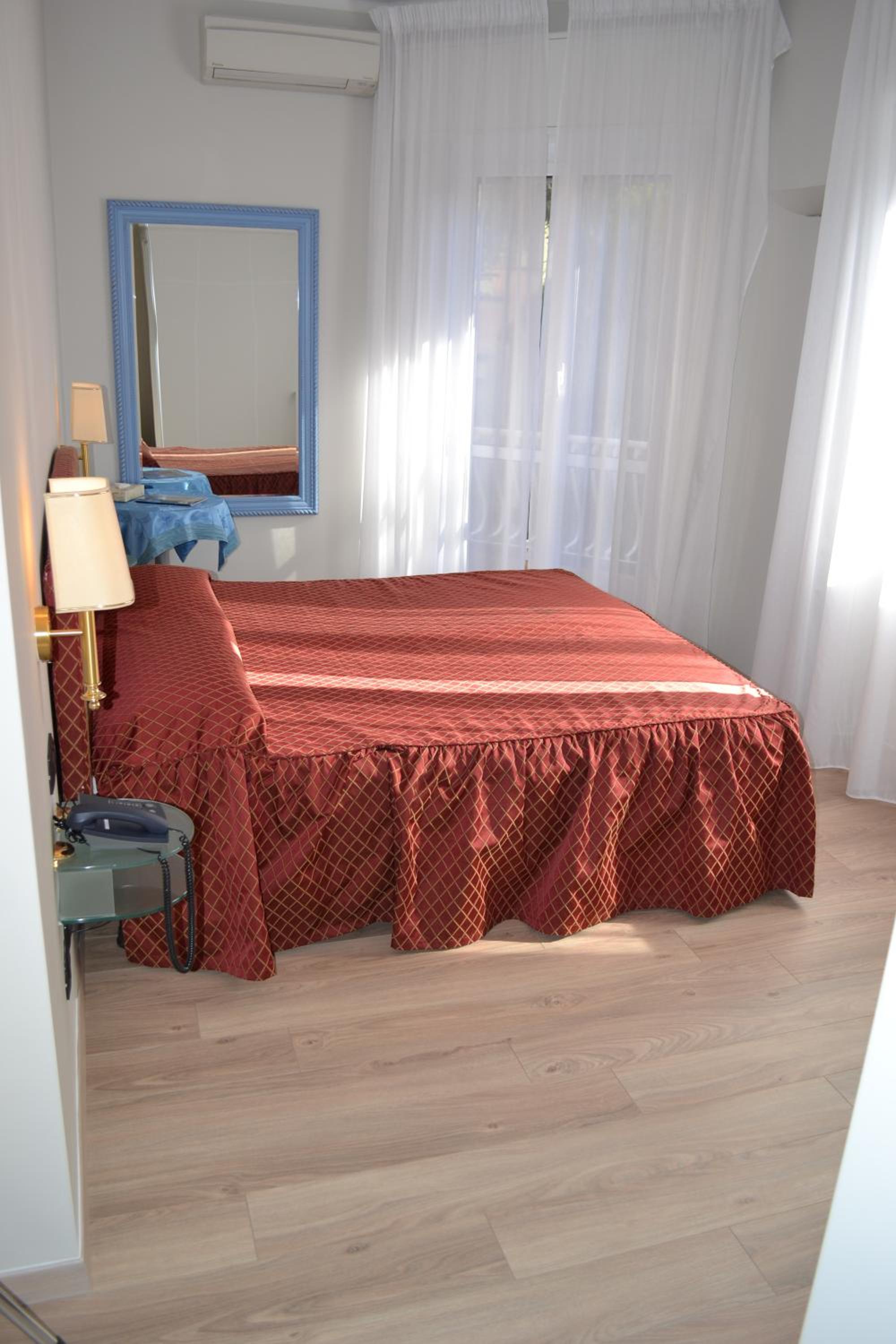 Double or Twin Room - Photo 8