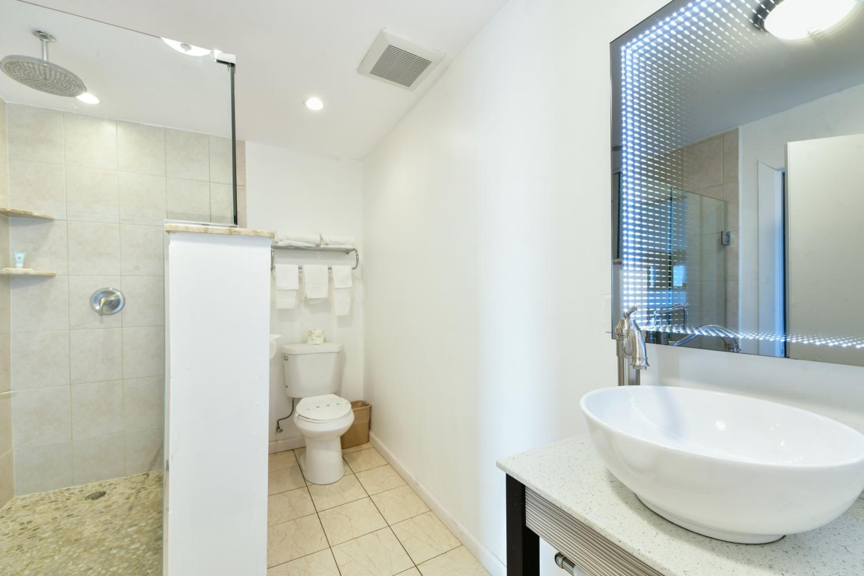 Deluxe Double Room with Shower
