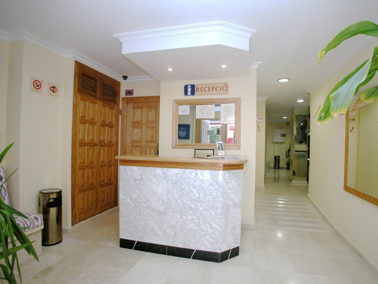 One-Bedroom Apartment (3 Adults + 1 Child) photo 3
