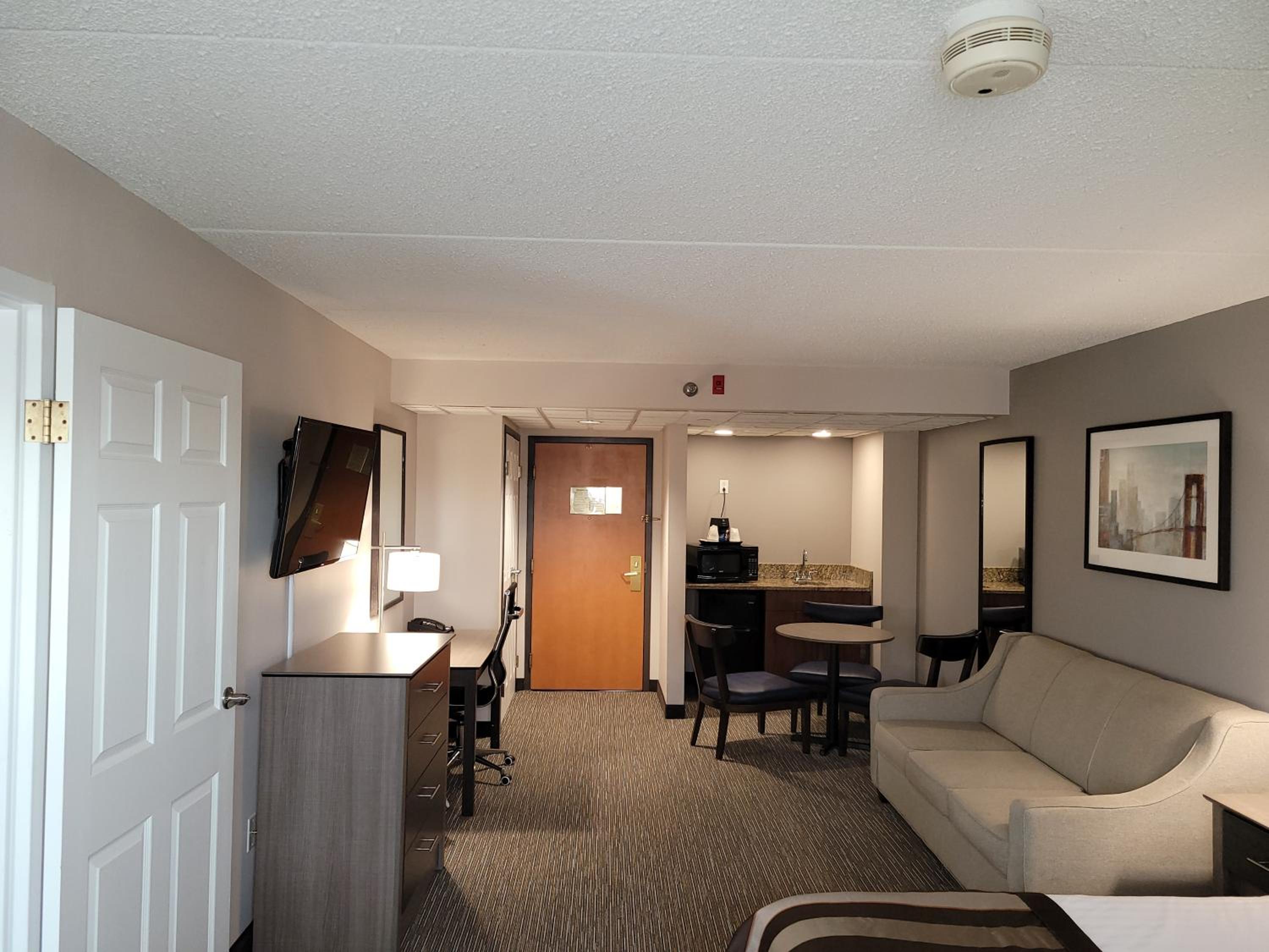 King Suite with Hot Tub - Non-Smoking - Photo 1