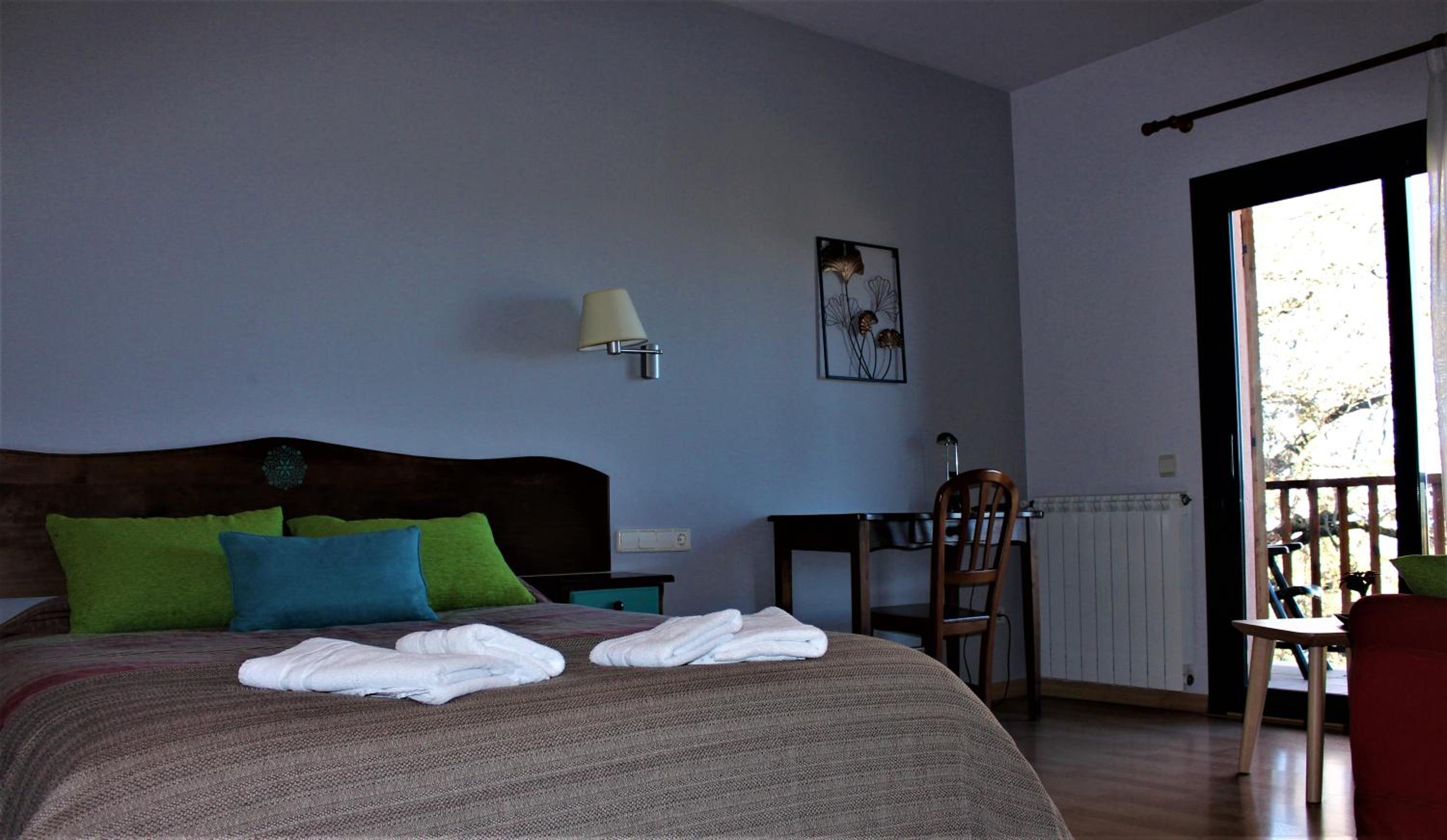 Standard Queen Room - Photo 8