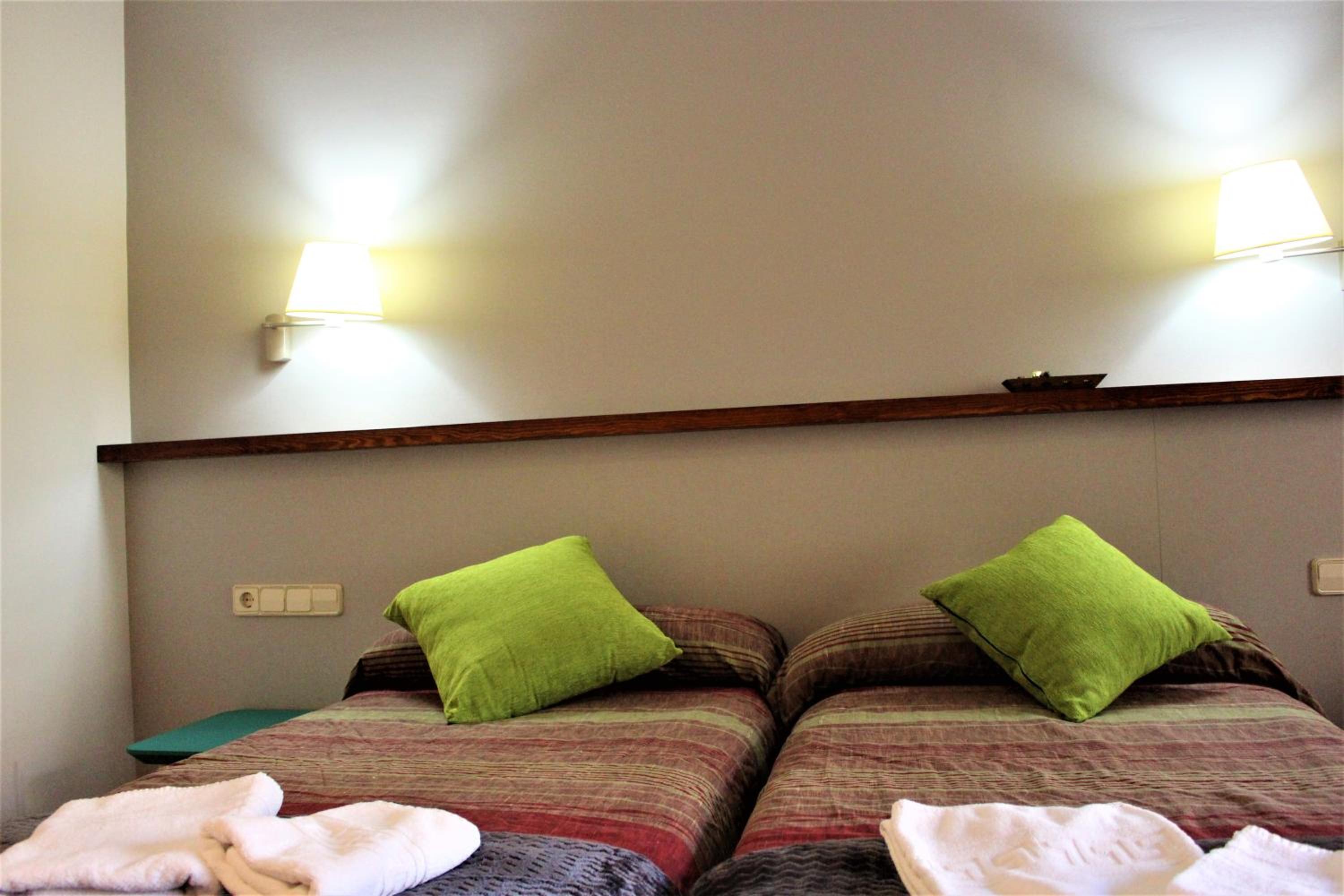 Twin Room - Photo 8