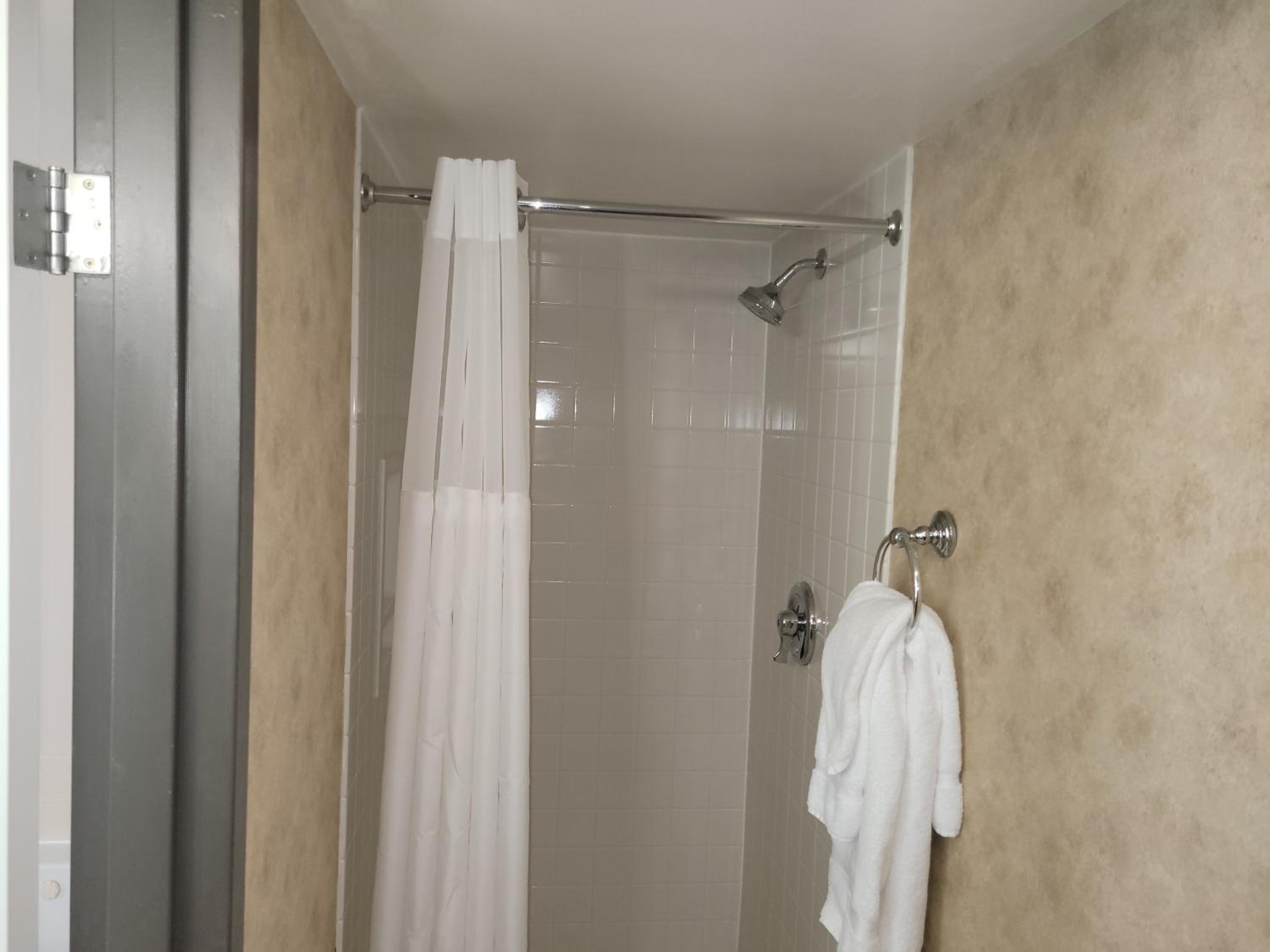 King Suite with Hot Tub - Non-Smoking - Photo 6