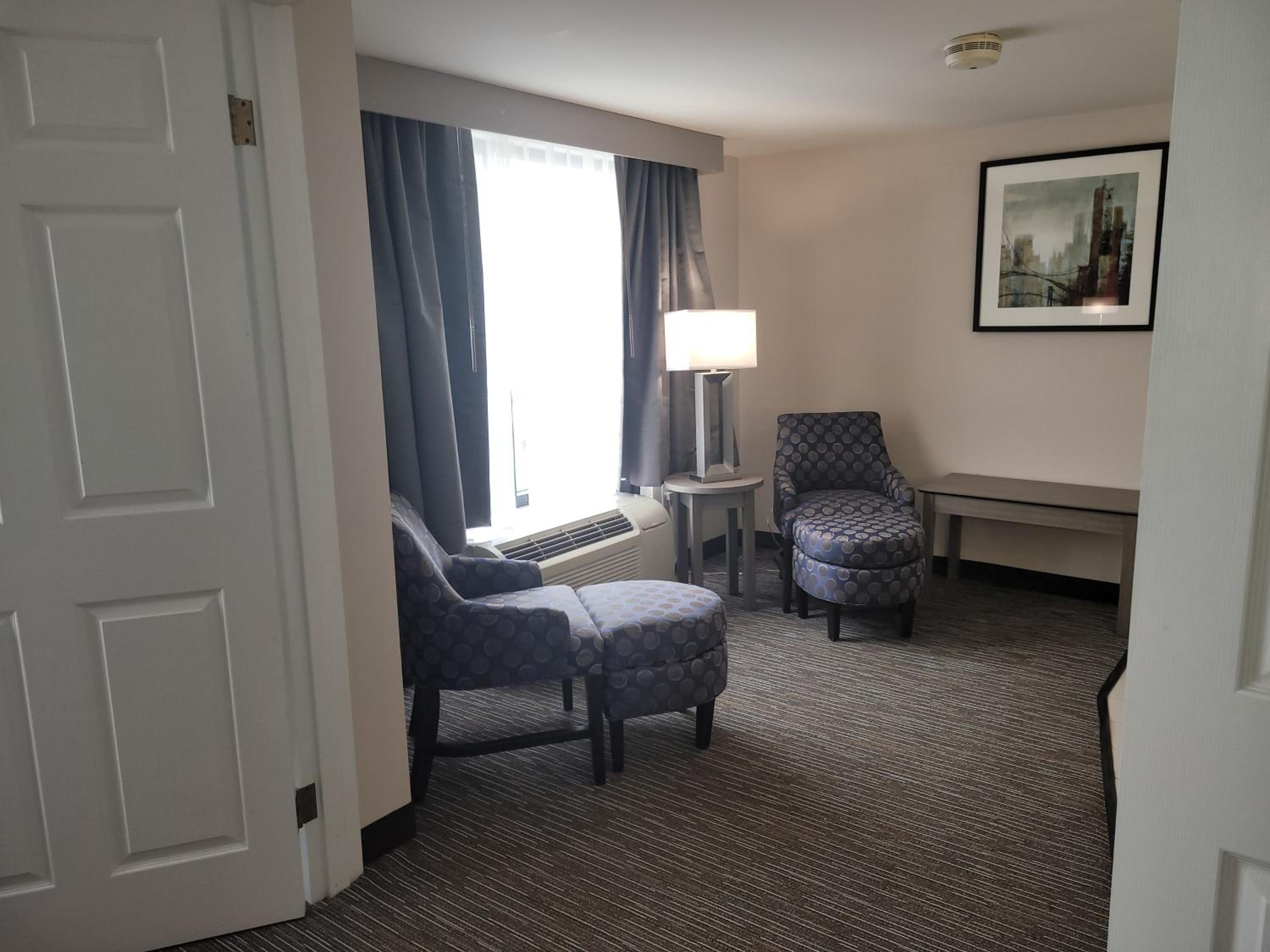 King Suite with Hot Tub - Non-Smoking - Photo 3