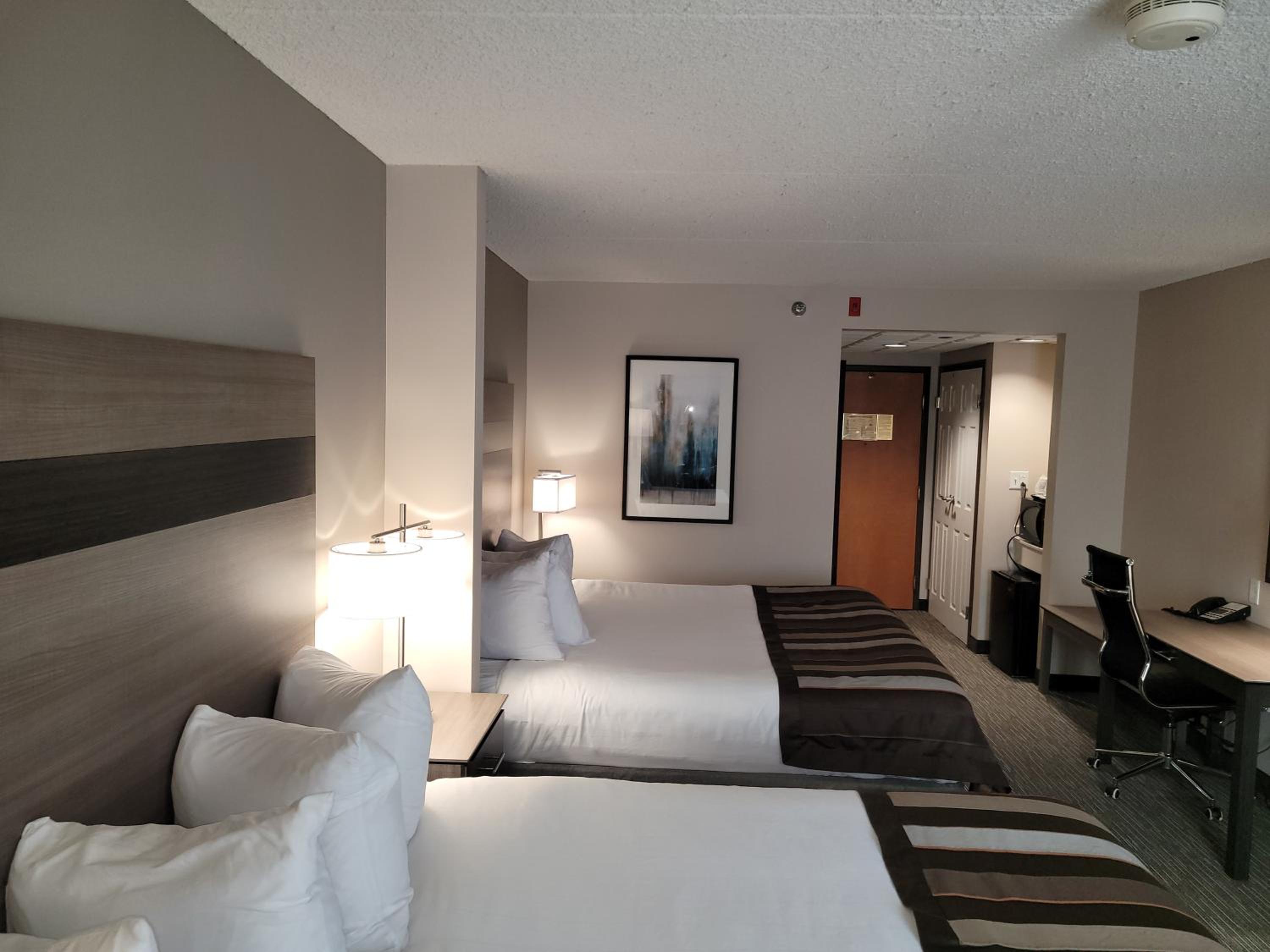 King Room with Two King Beds - Non-Smoking - Photo 5