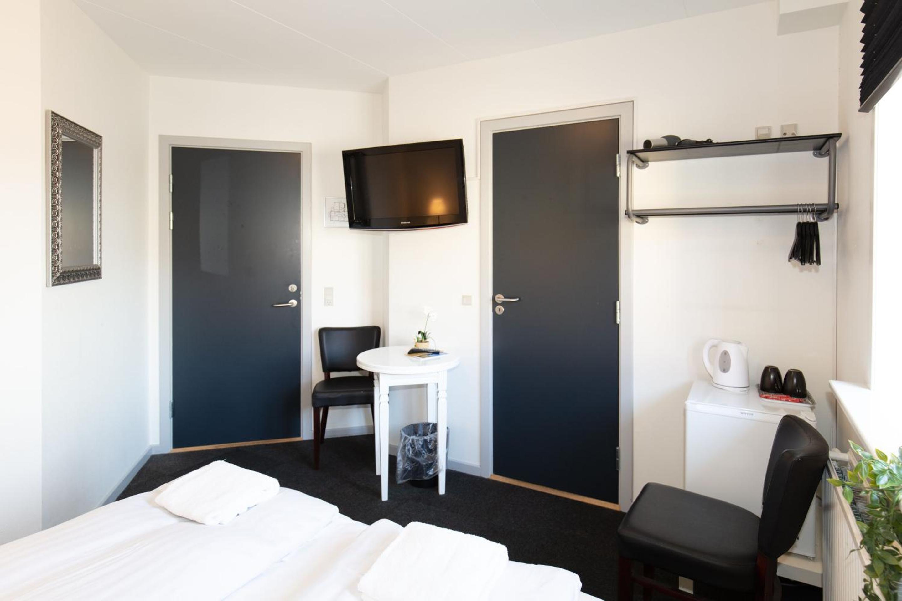 Economy Double Room photo 3