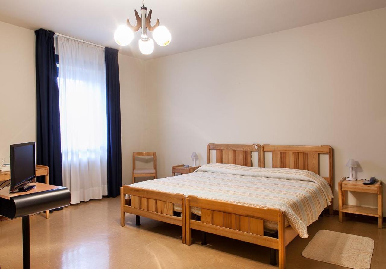 Large Double or Twin Room