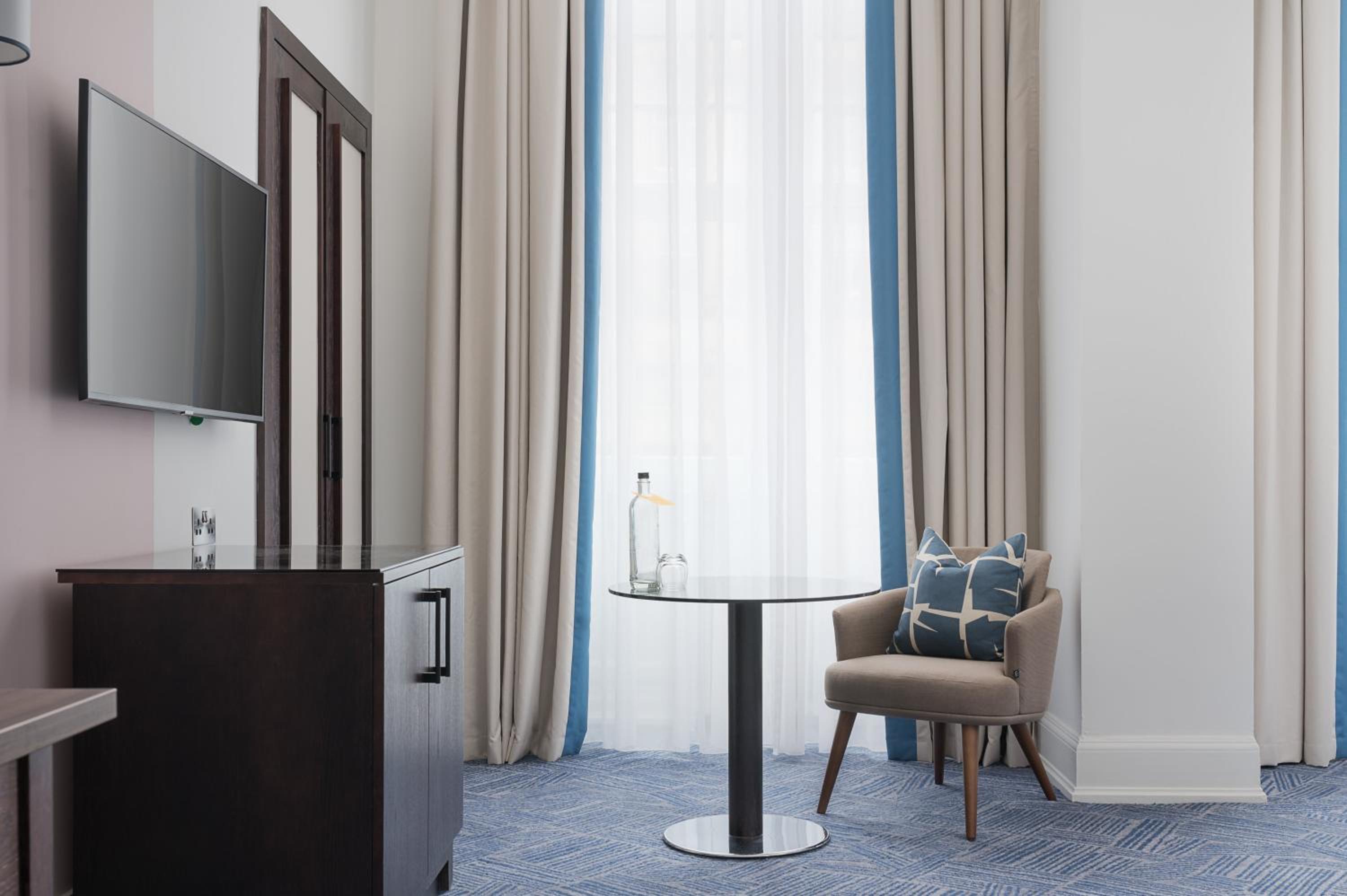 Premium Twin Room - Photo 1