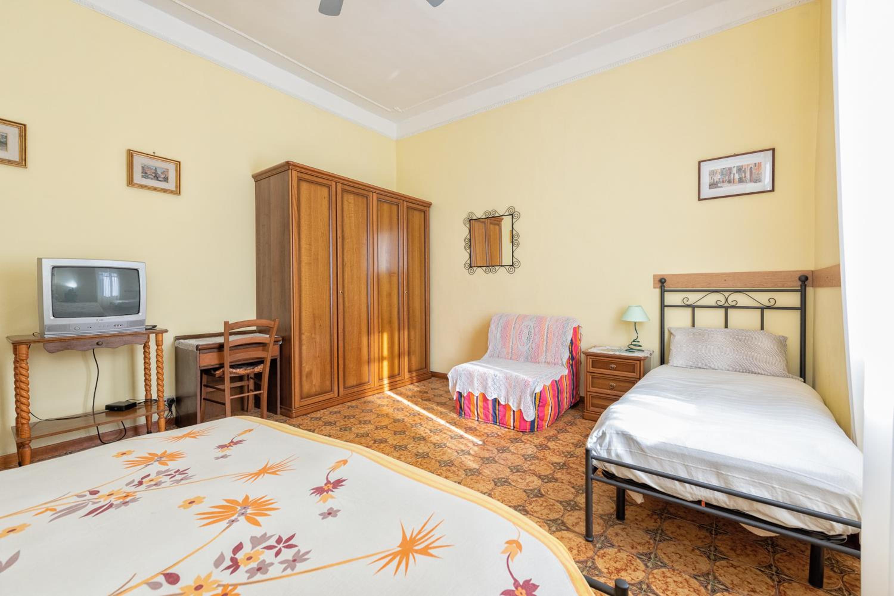 Triple Room with Private External Bathroom photo 1