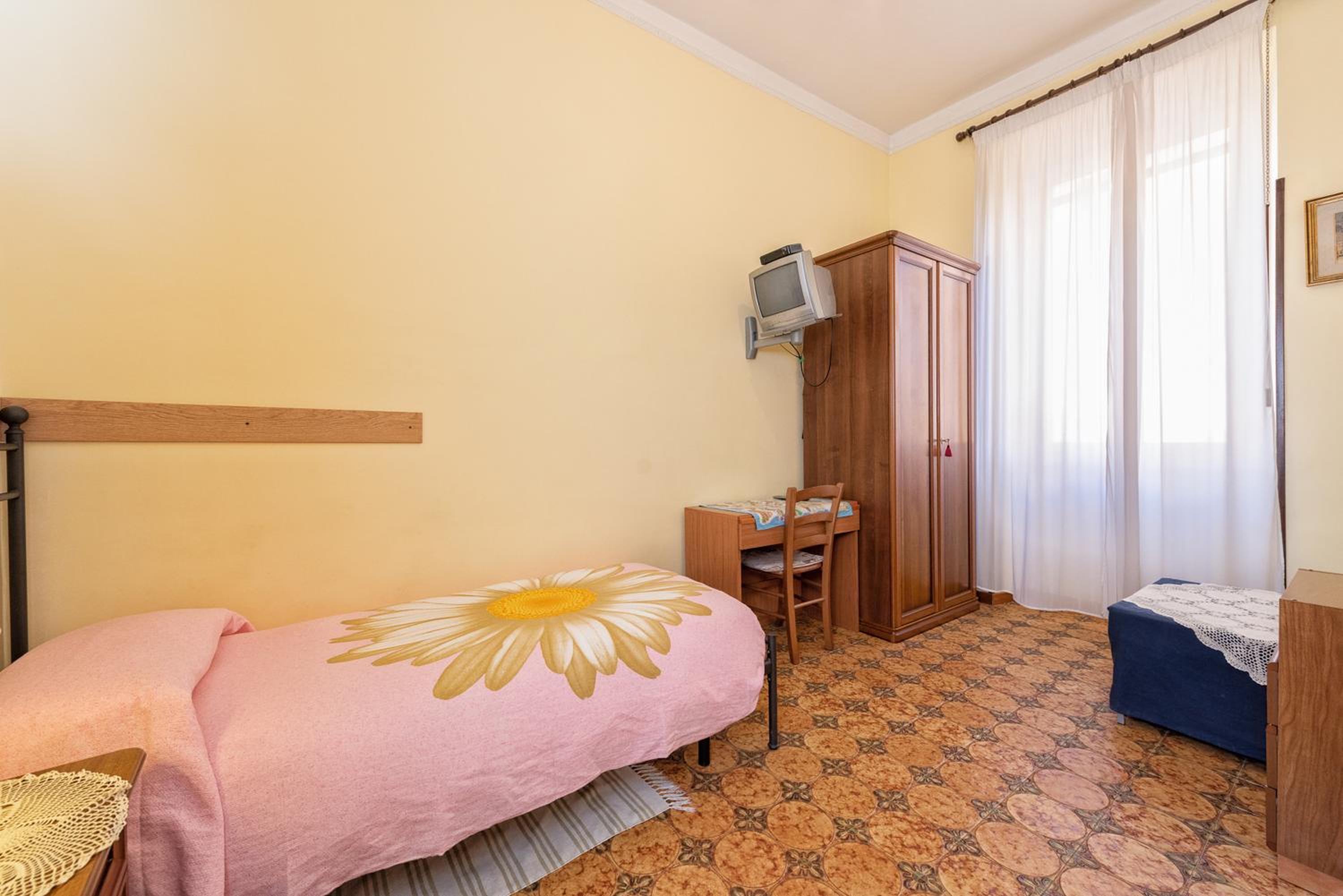 Single Room with Private External Bathroom photo 1