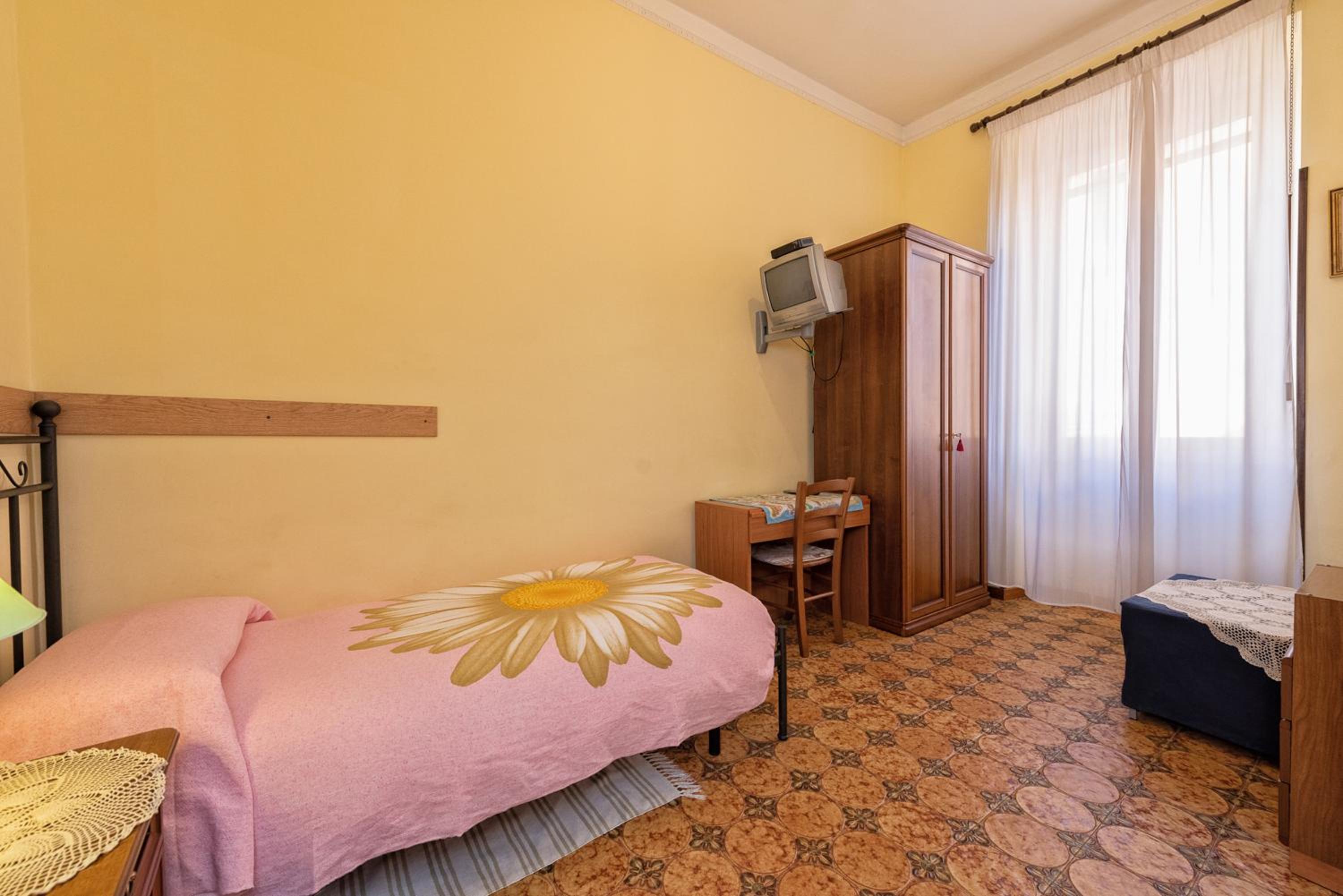 Single Room with Private External Bathroom photo 3