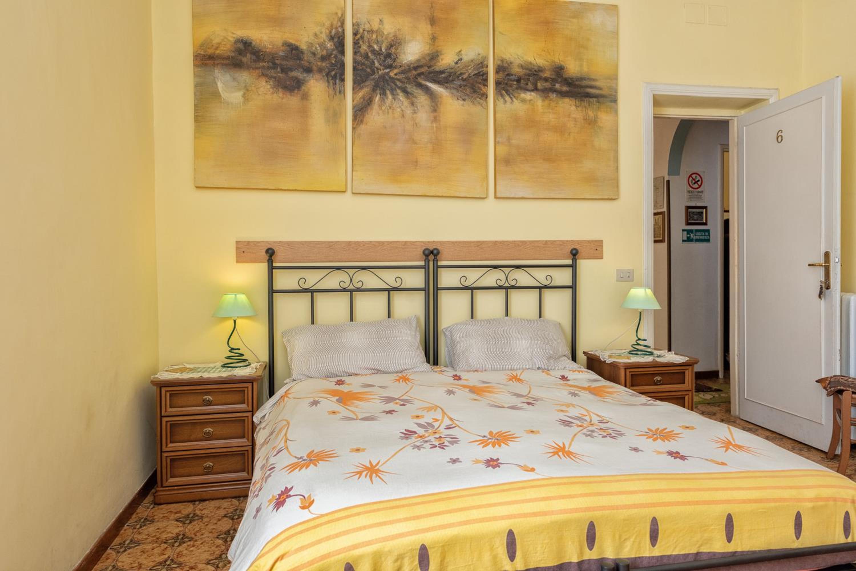 Double Room with Private External Bathroom photo 2