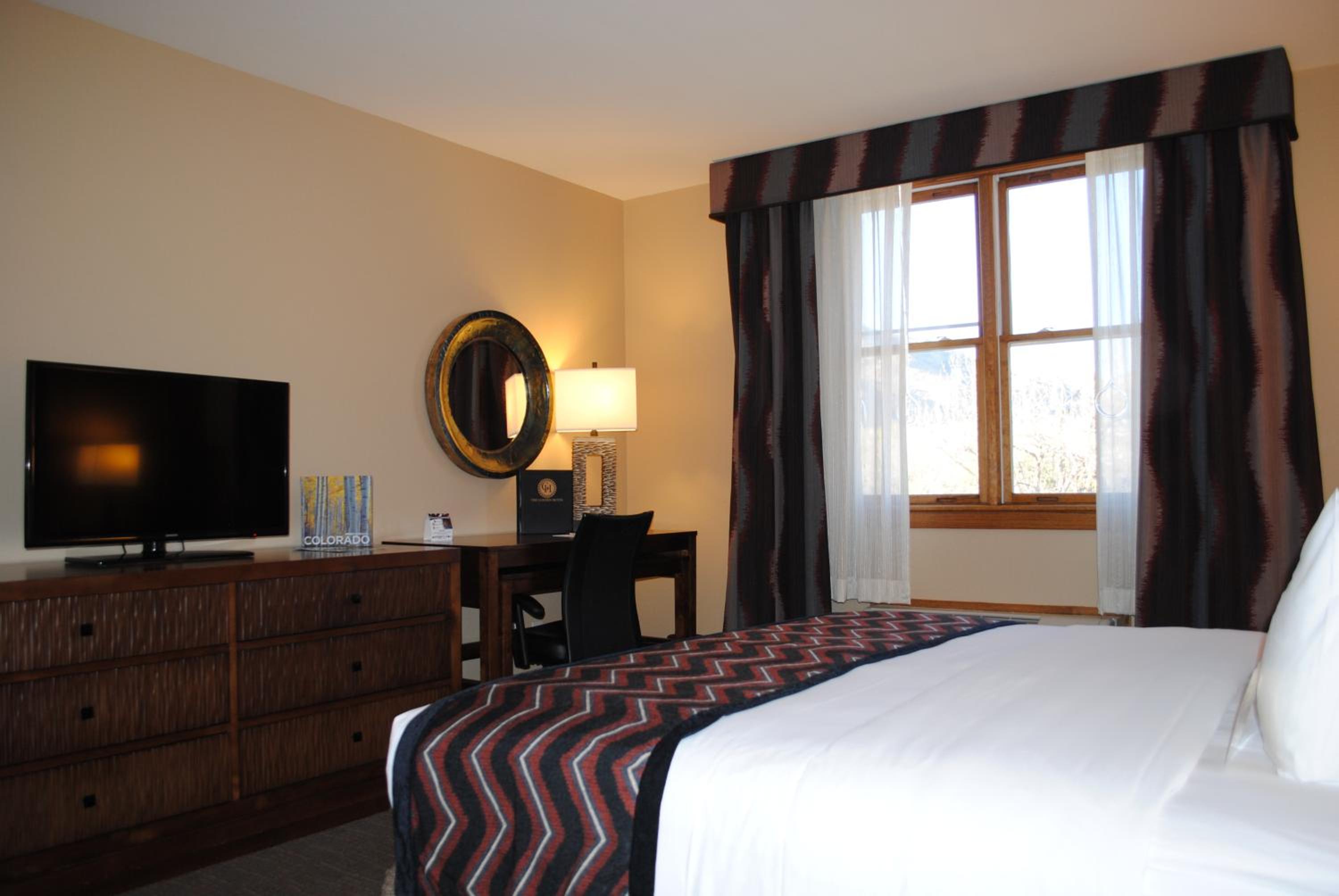 King Room with Tub - Mobility Accessible/Non-Smoking photo 1