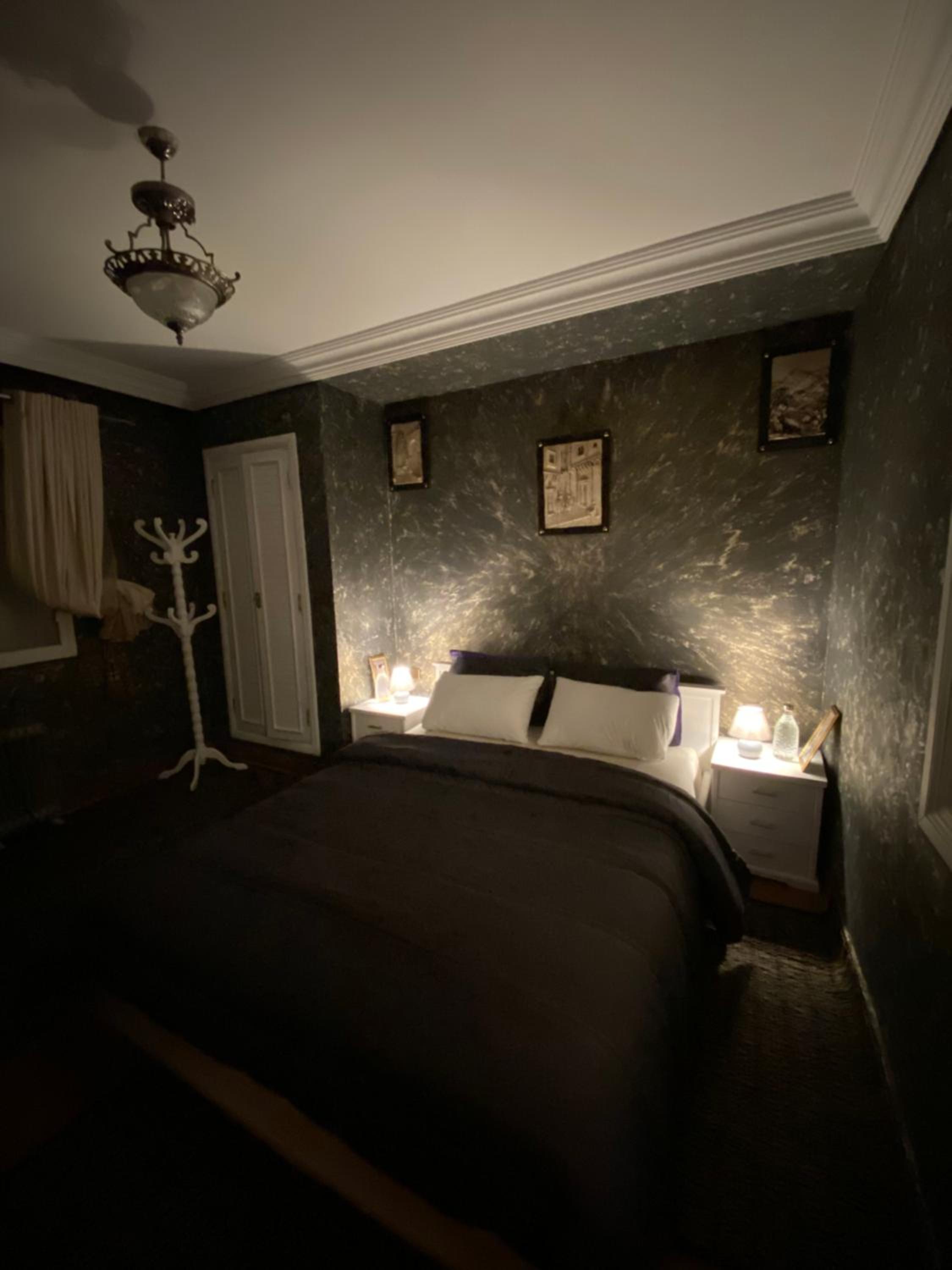 One-Bedroom Apartment - Photo 2