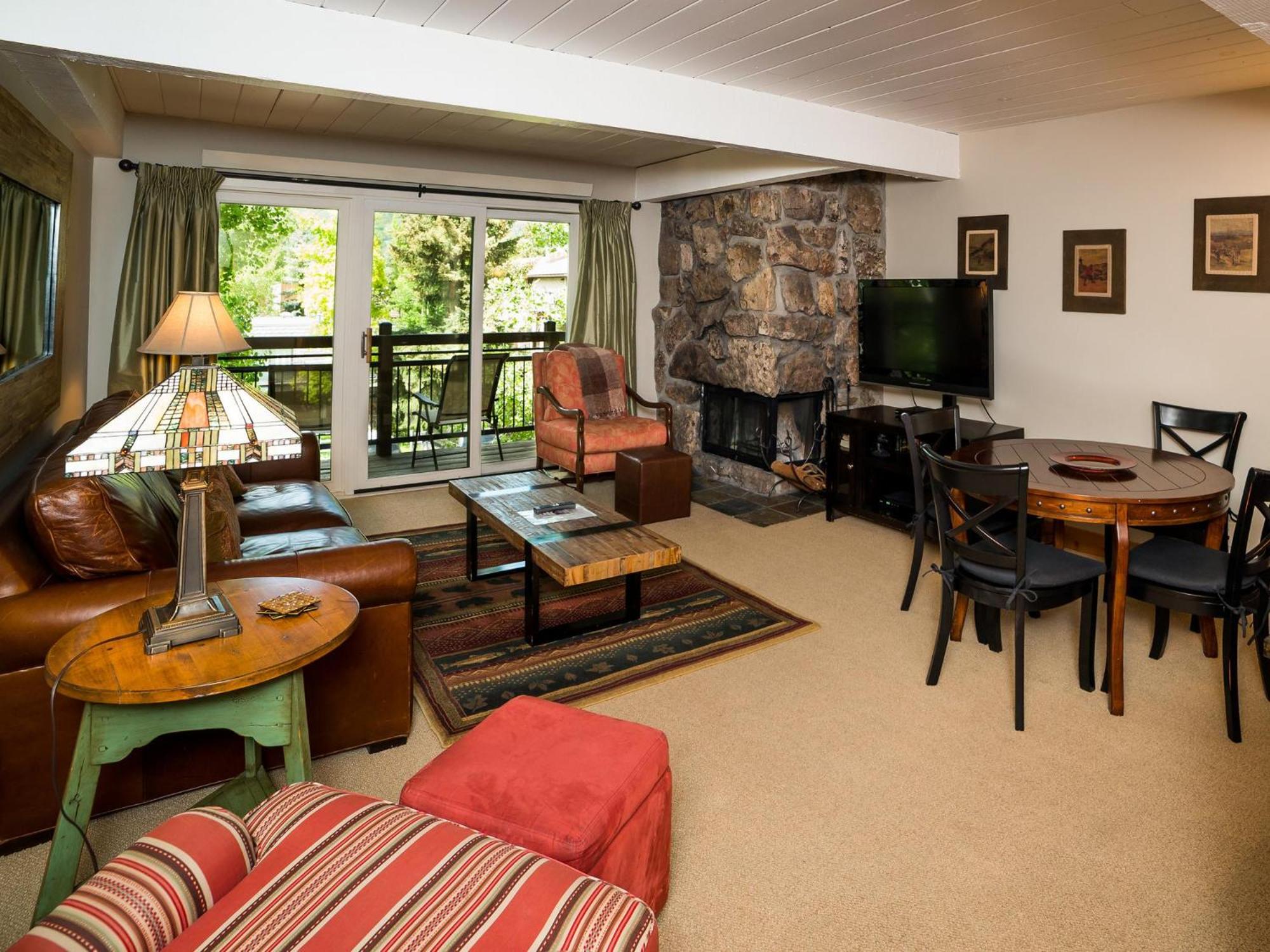 One-Bedroom Apartment with Balcony and Mountain View