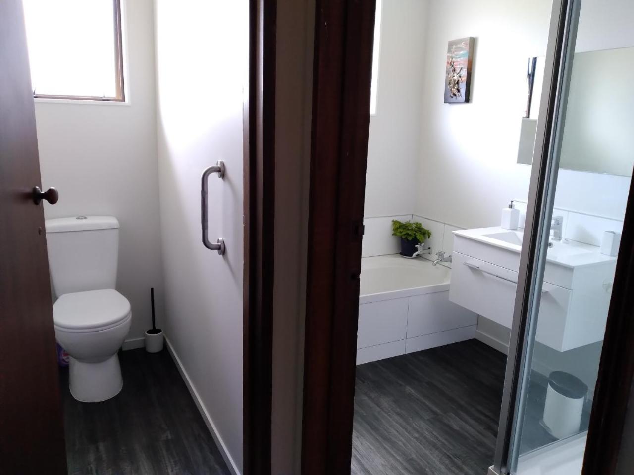 Deluxe King Suite photo 2
