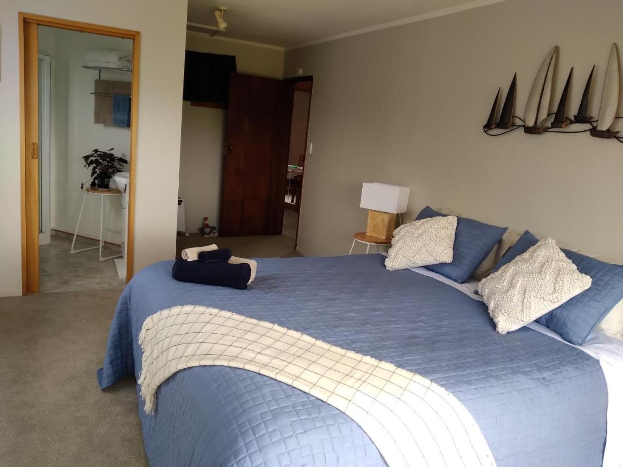 Deluxe King Suite photo 1