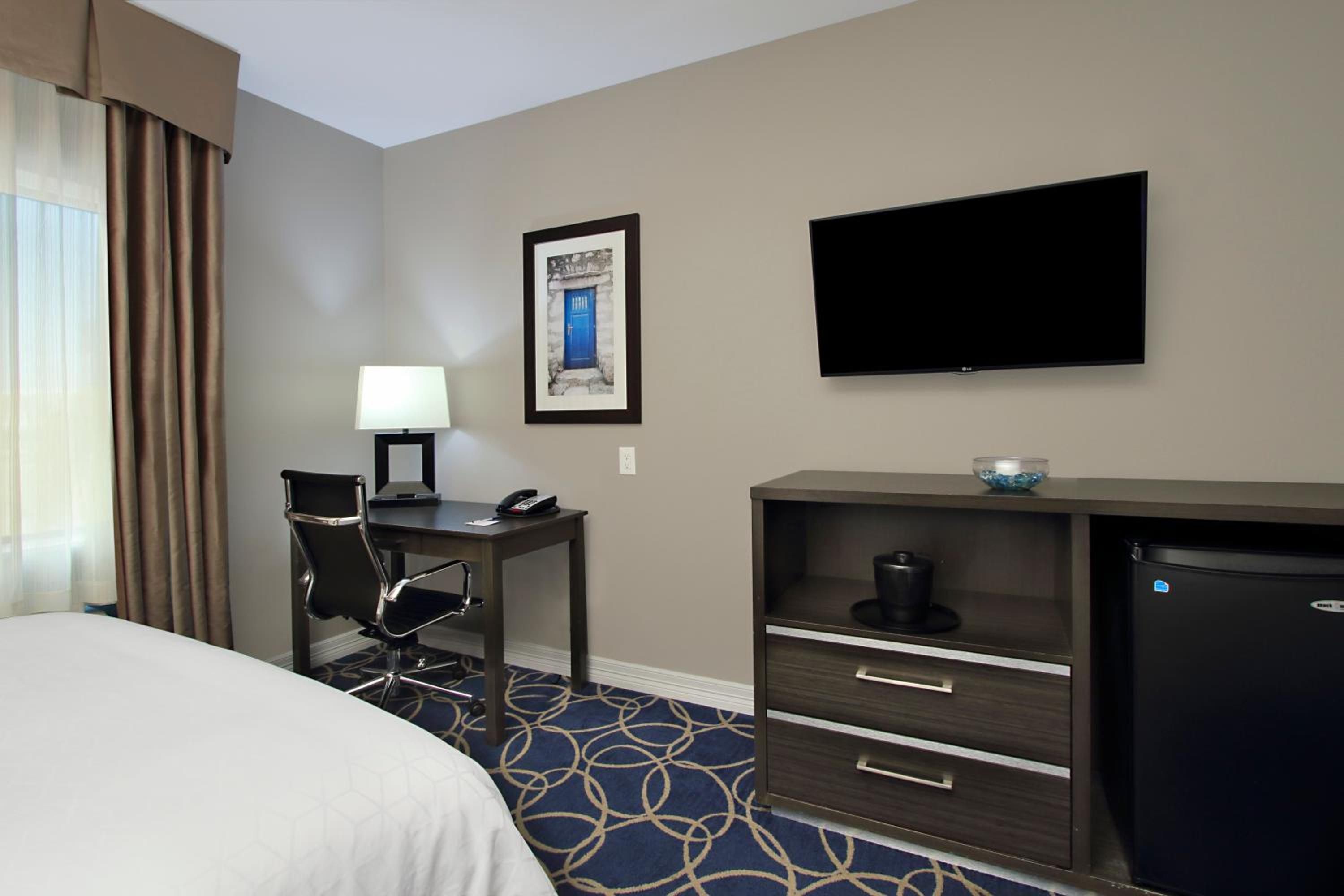 Room with Two Beds - Hearing Accessible - Non-Smoking photo 3