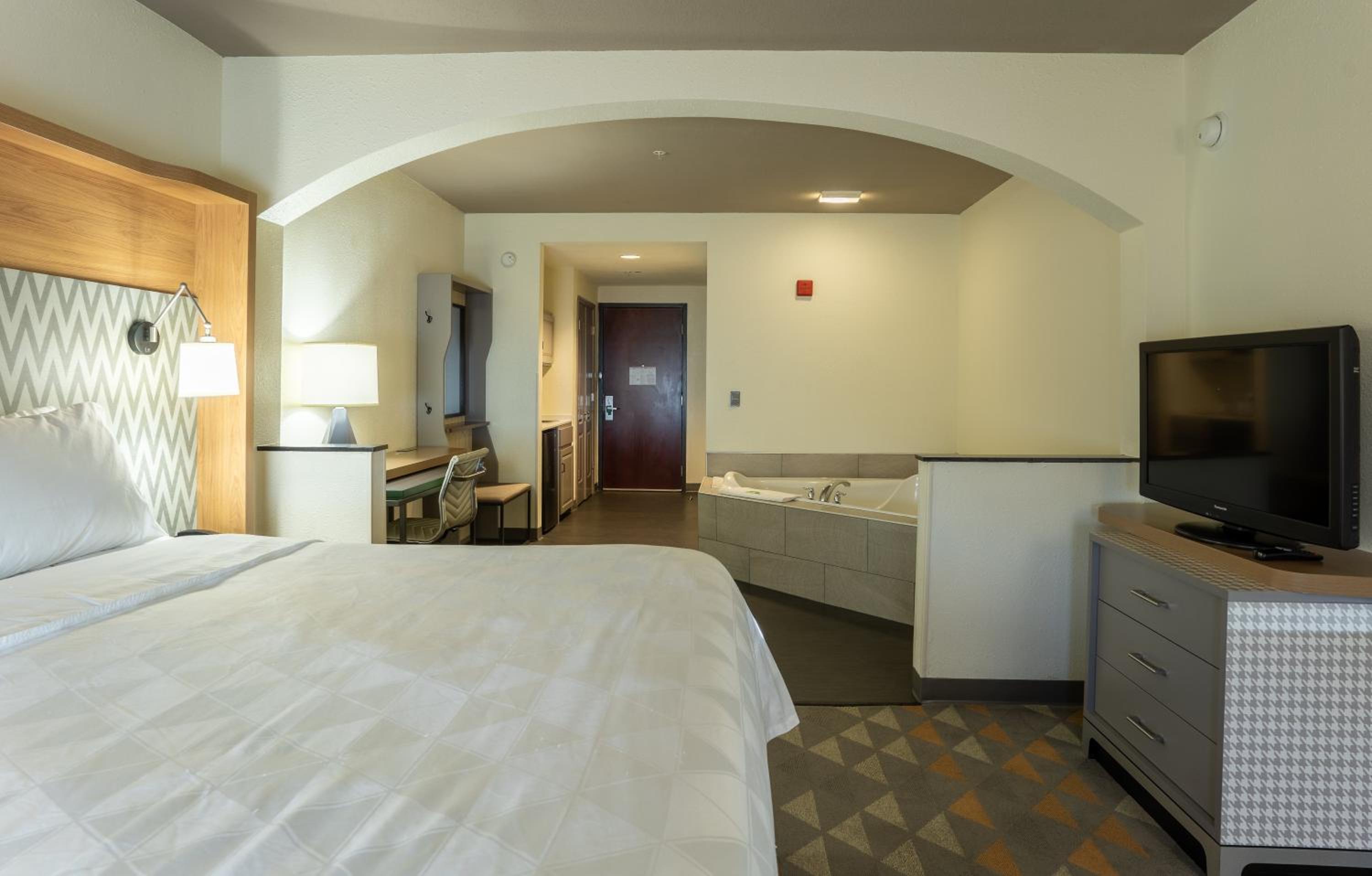 King Room - Non-Smoking photo 3