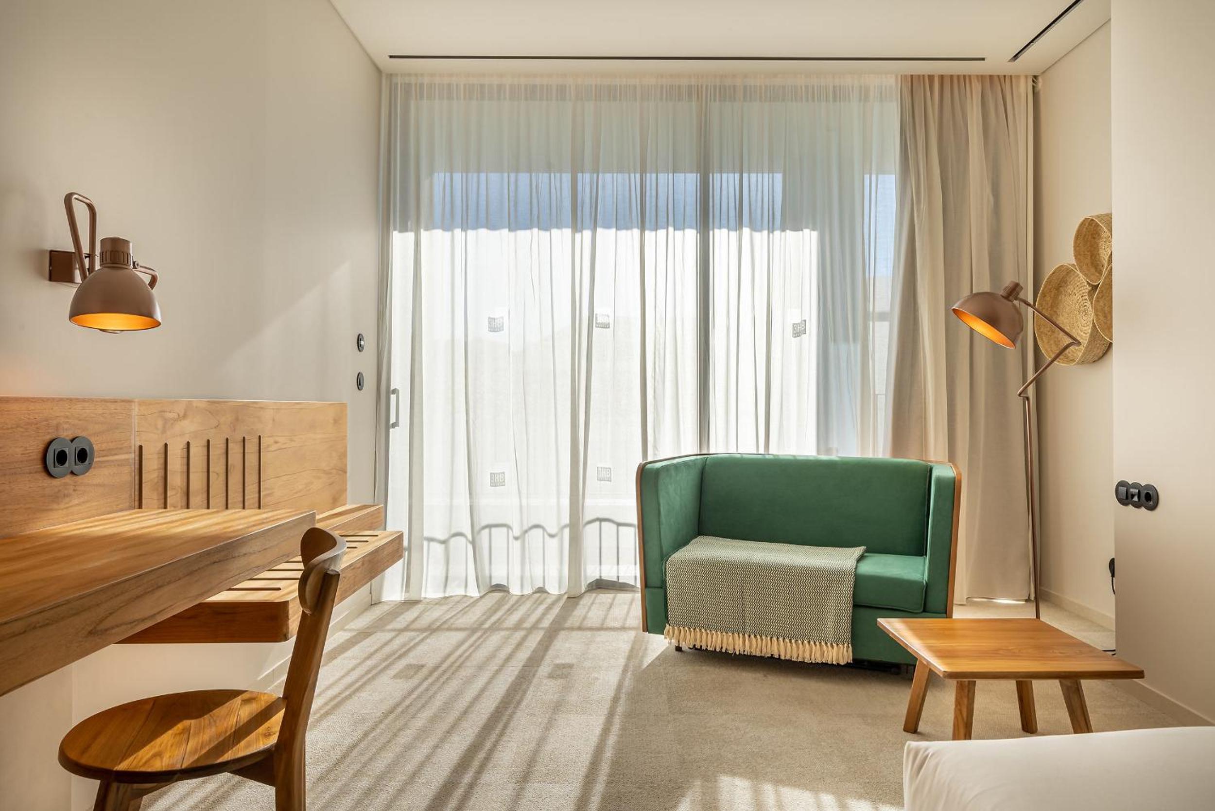 Superior Aqua Room