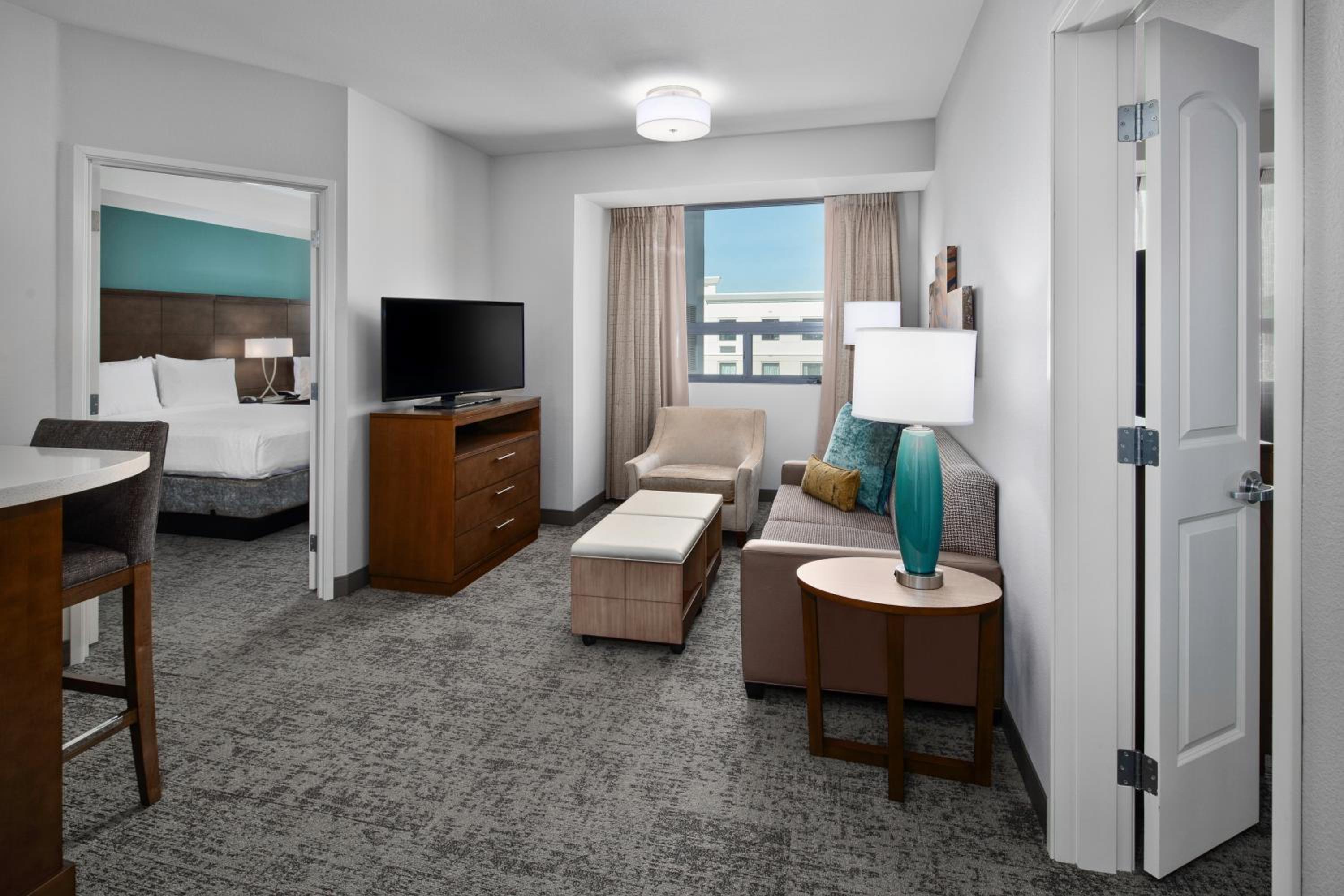 Two Bedroom Suite with One Queen Bed and Two Double Beds - Non-Smoking - Photo 6
