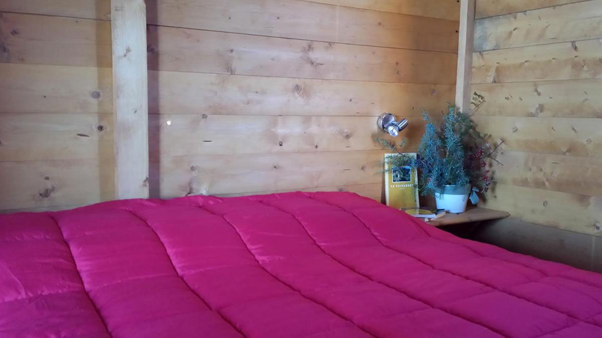 Large Mobile Home with Shared Bathroom (4 Adults)