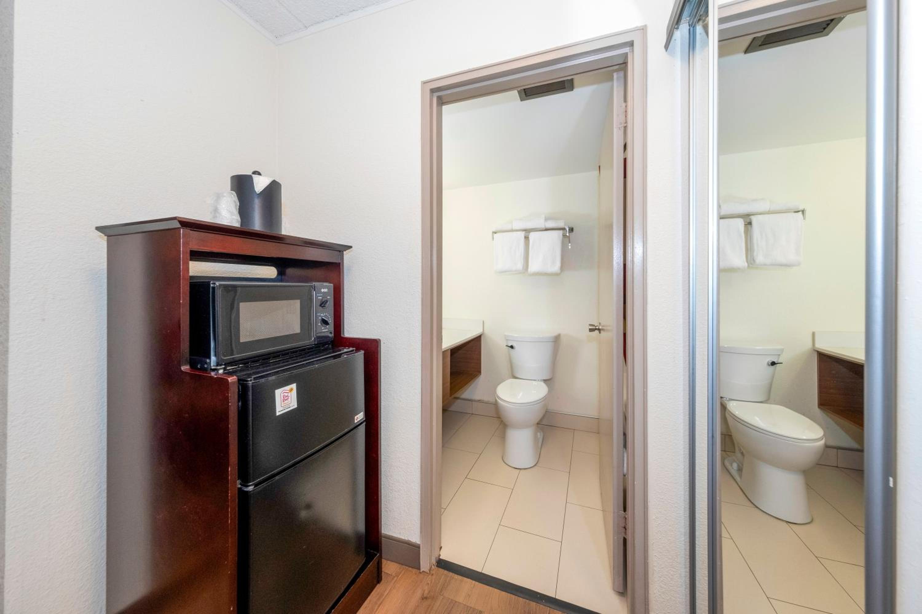 Deluxe Double Room with Two Double Beds Smoke Free - Photo 4