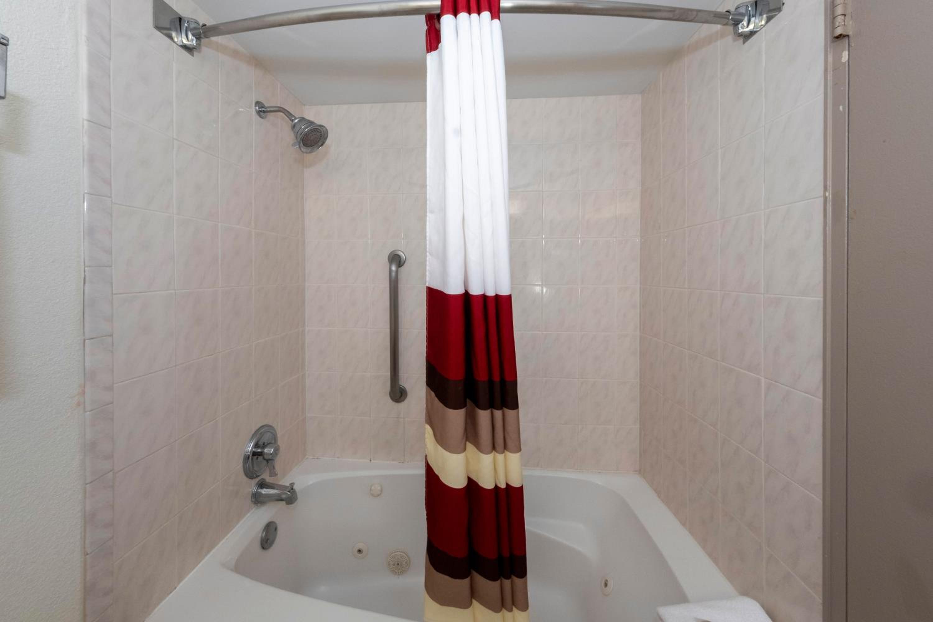 Premium King Room with Jetted Tub Smoke Free - Photo 8