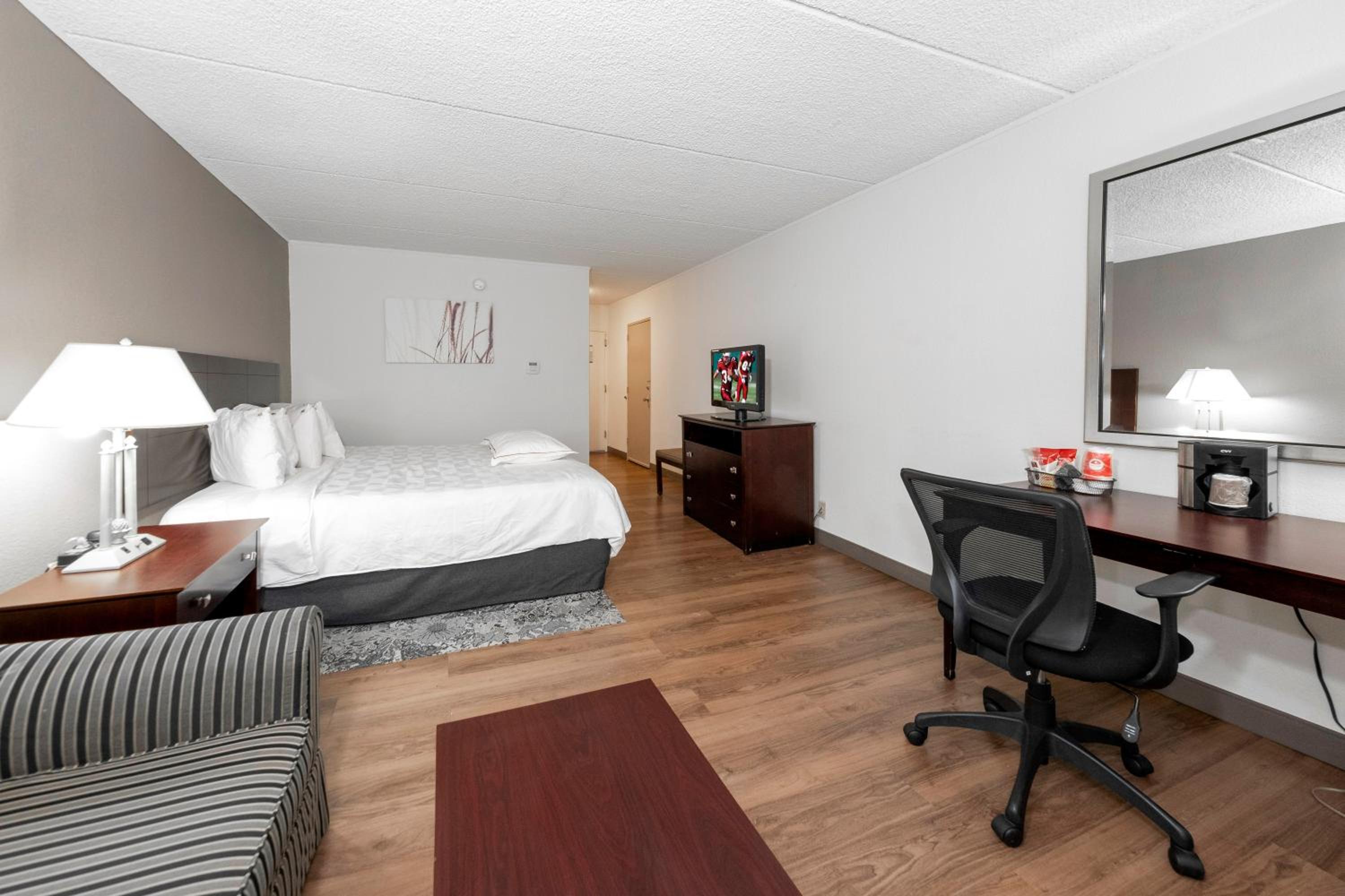  Premium King Room Smoke Free - Photo 3