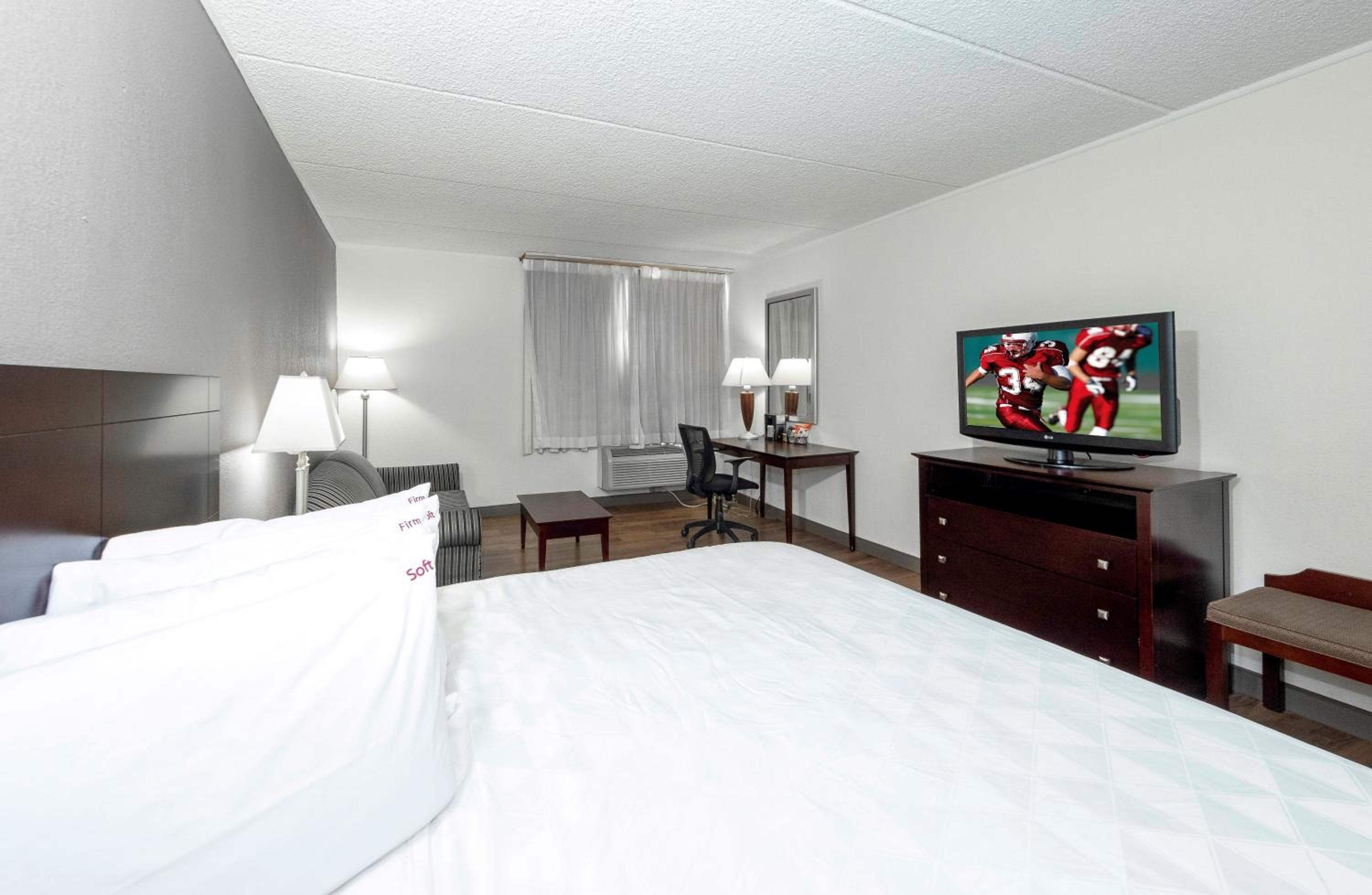 Deluxe King Room - Disability Access/Smoke Free - Photo 5