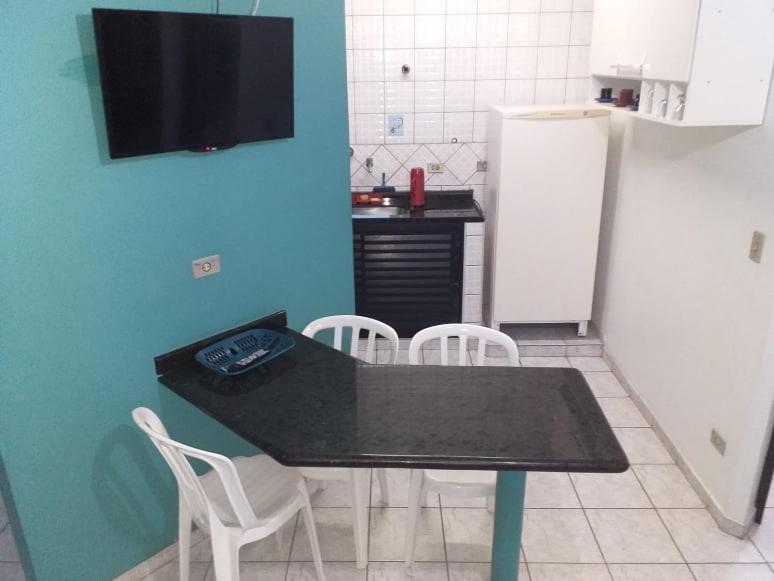 One-Bedroom Apartment - Photo 3