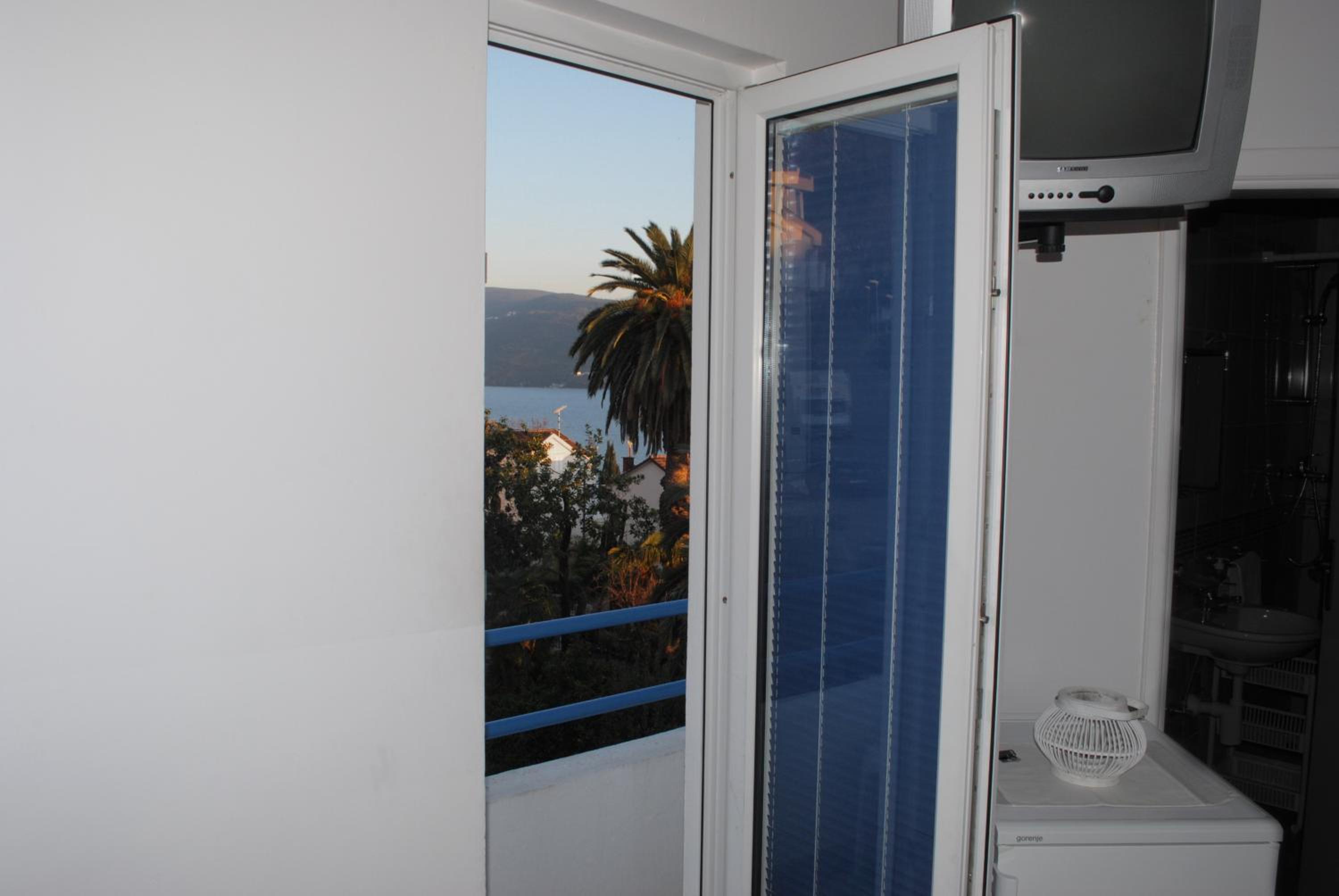 Comfort Studio with Balcony and Sea View - Photo 8