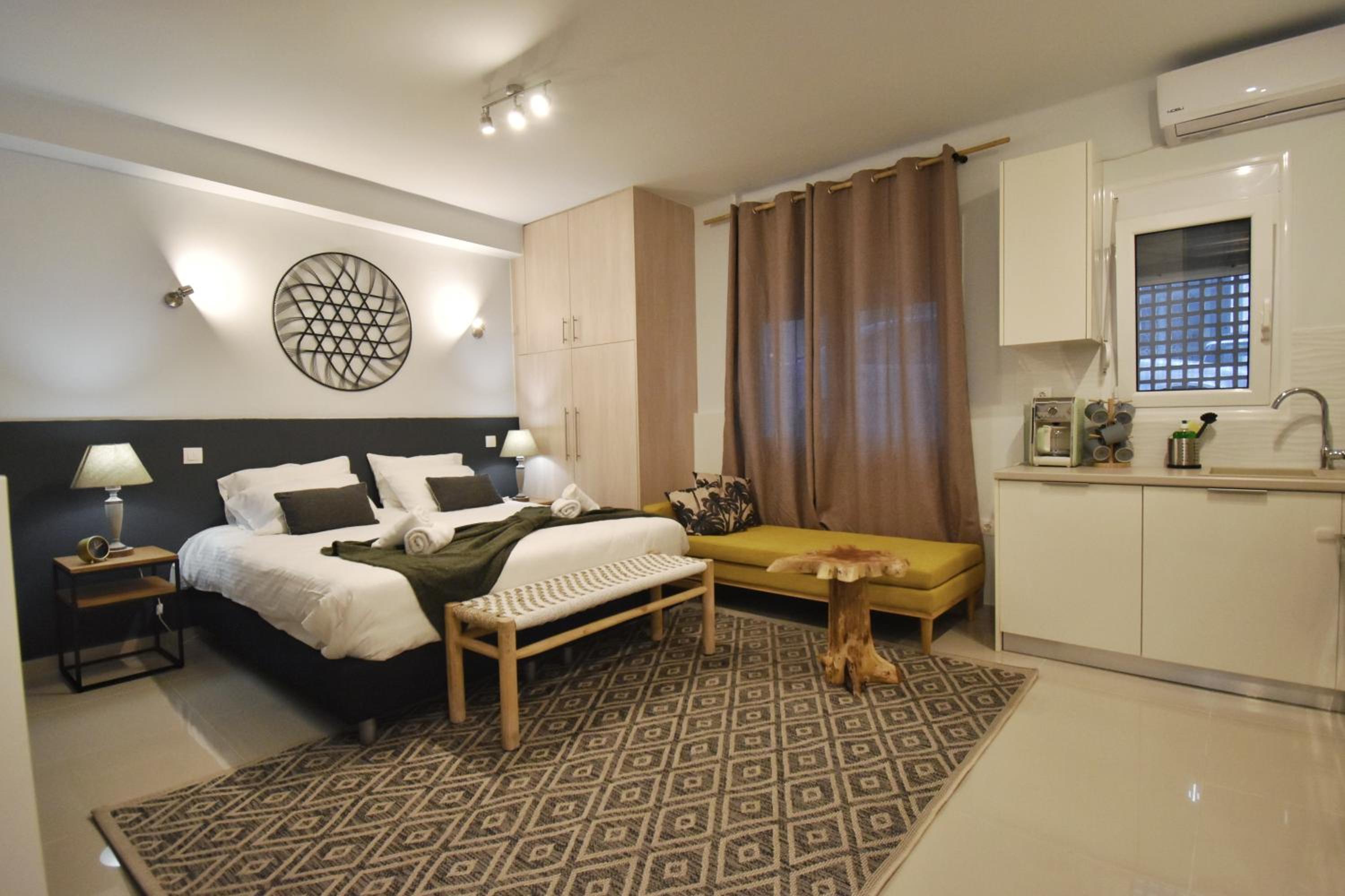 Studio Apartment photo 1