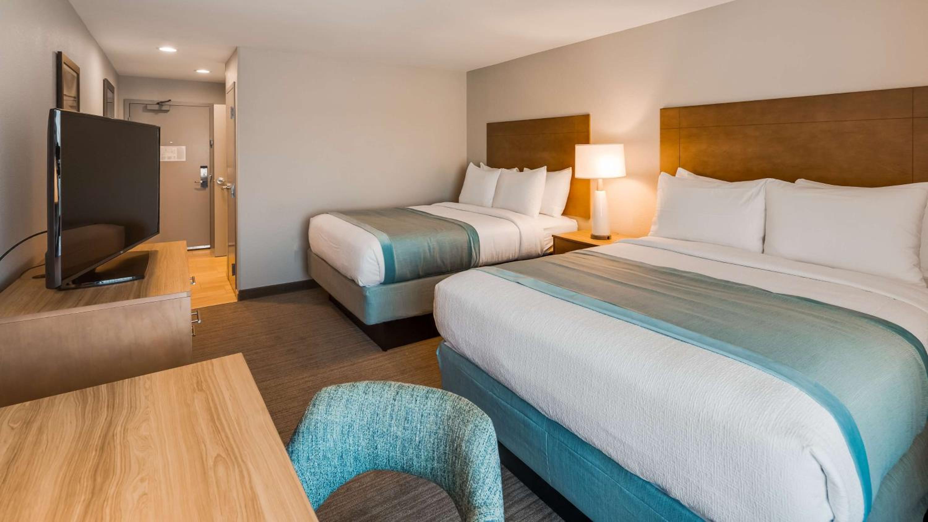 Queen Room with Two Queen Beds - Non-Smoking - Photo 1