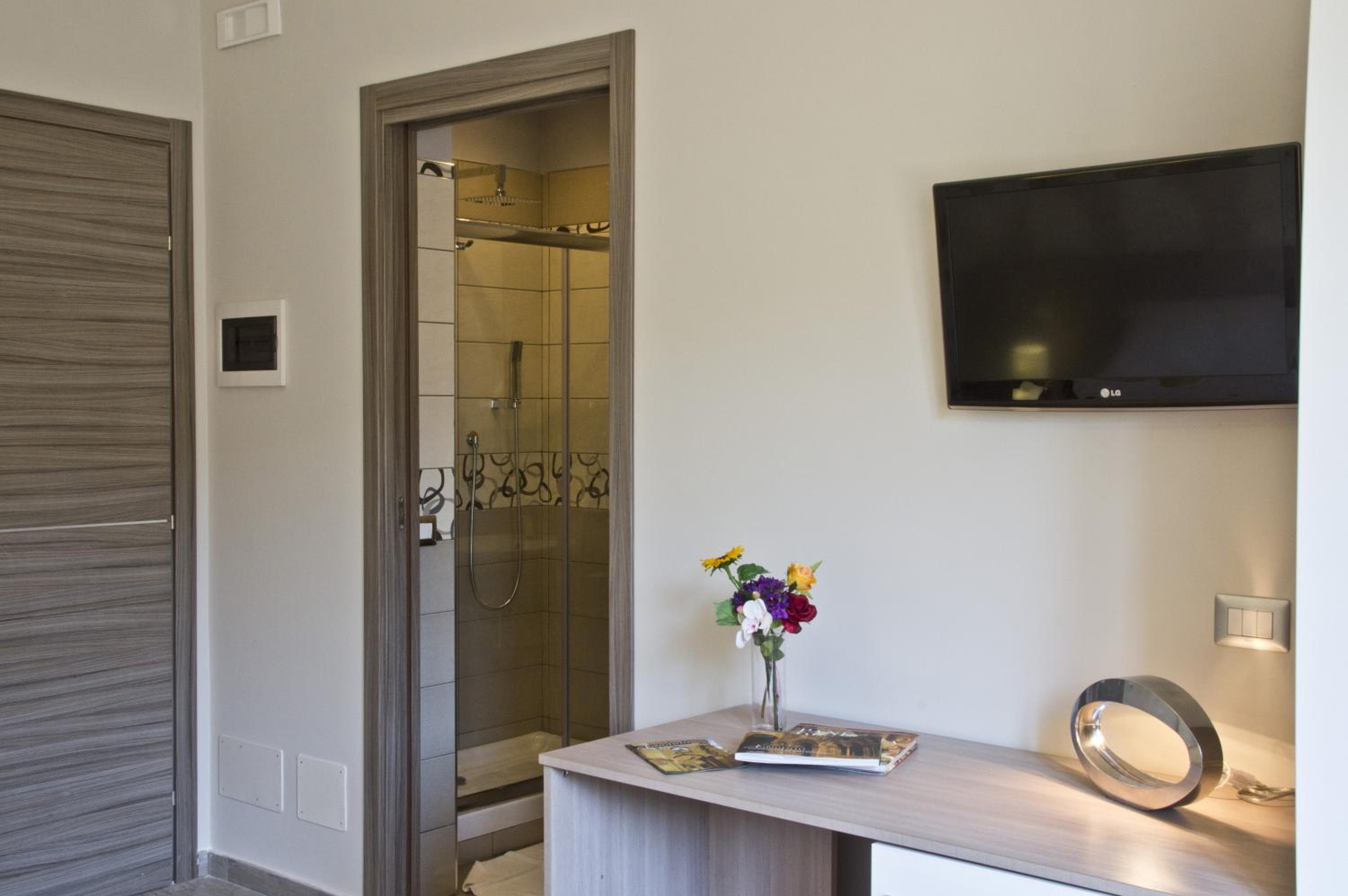 Standard Triple Room photo 3