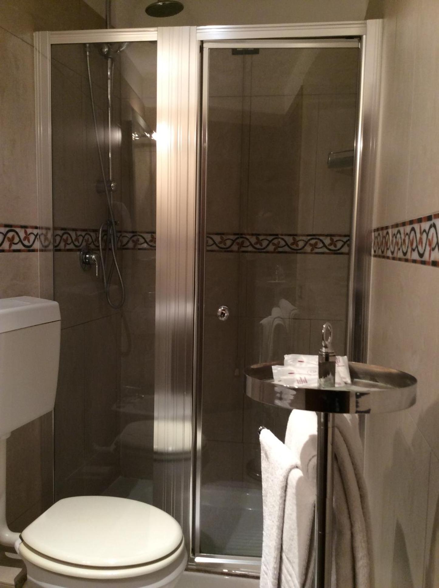 Double or Twin Room - Photo 4
