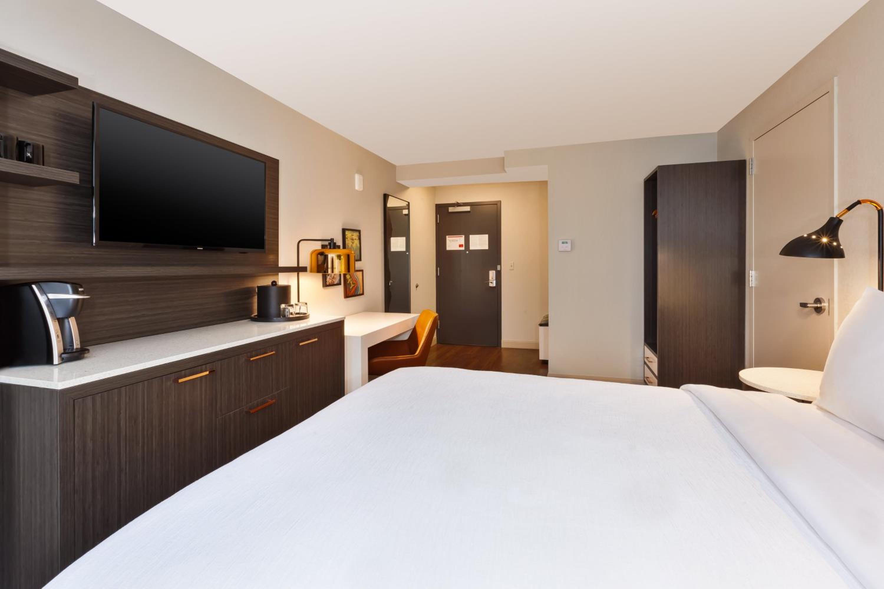Standard Queen Room - Photo 5