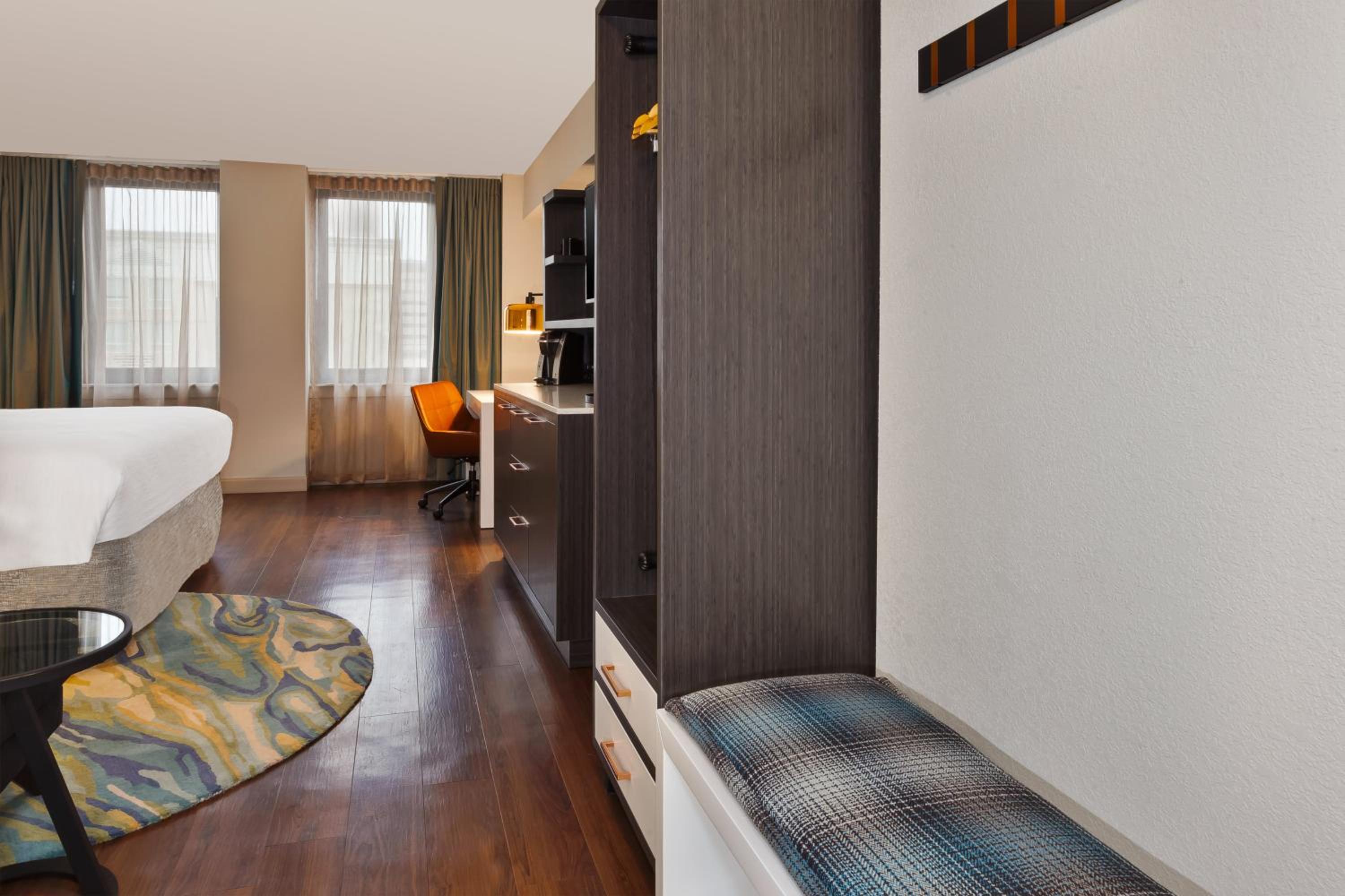 Standard King Room - Photo 4