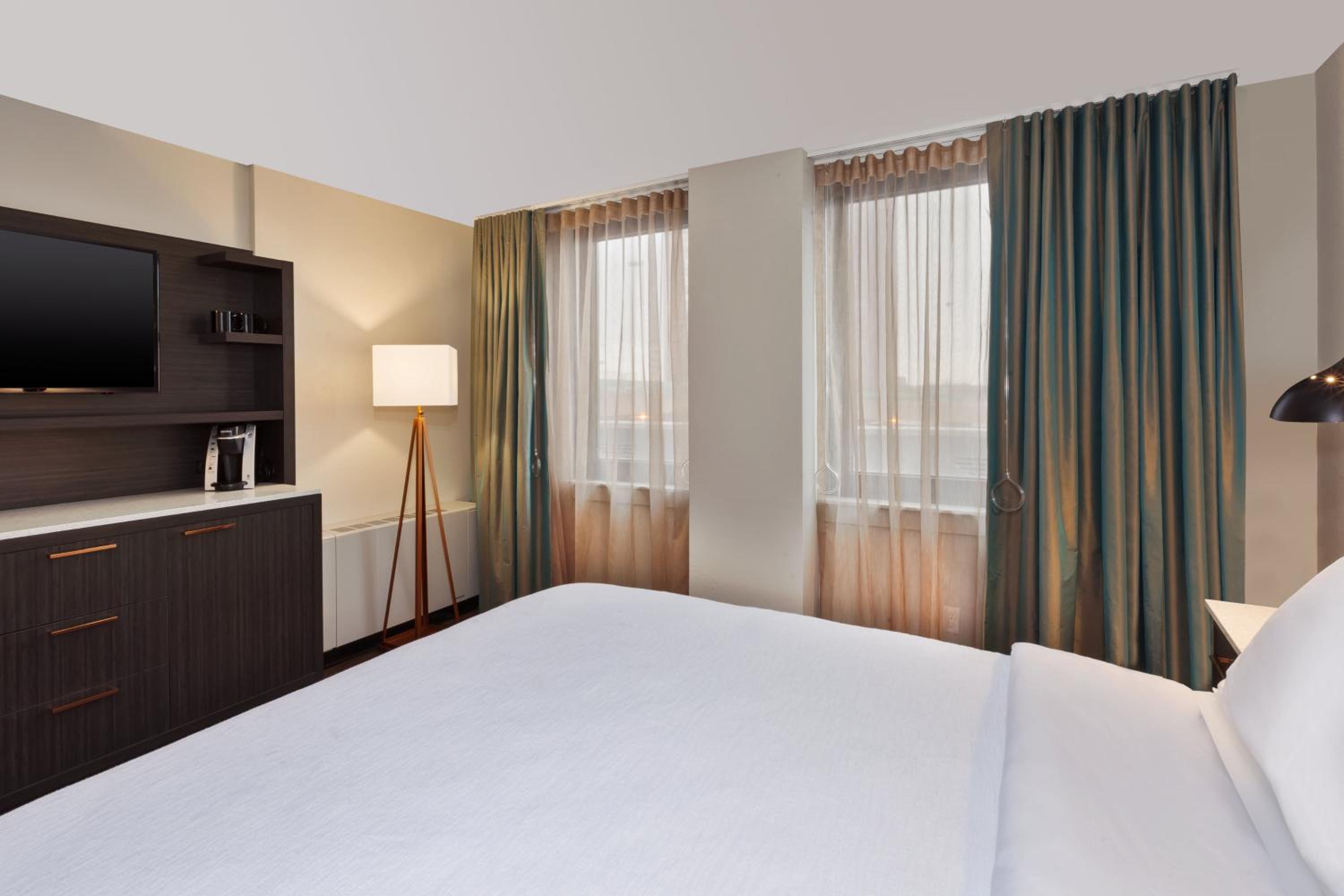 Standard Queen Room - Photo 6