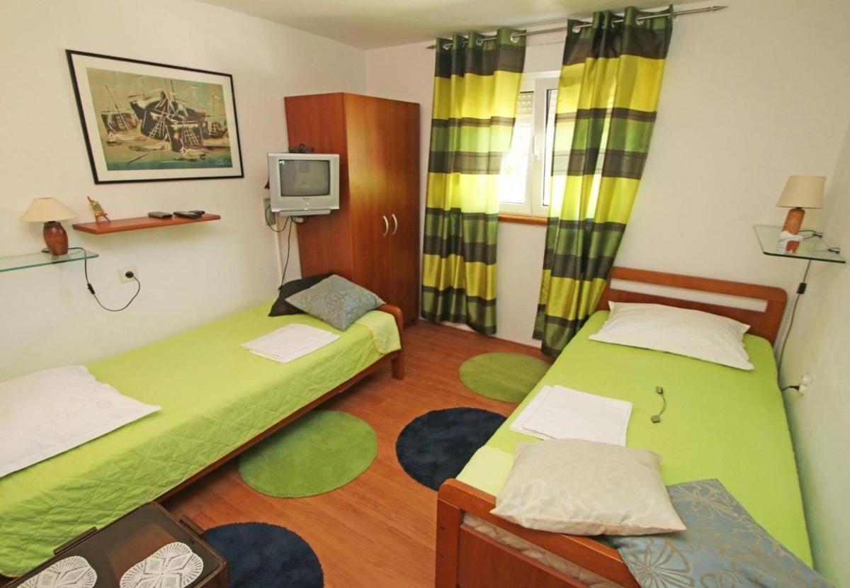 Three-Bedroom House photo 3